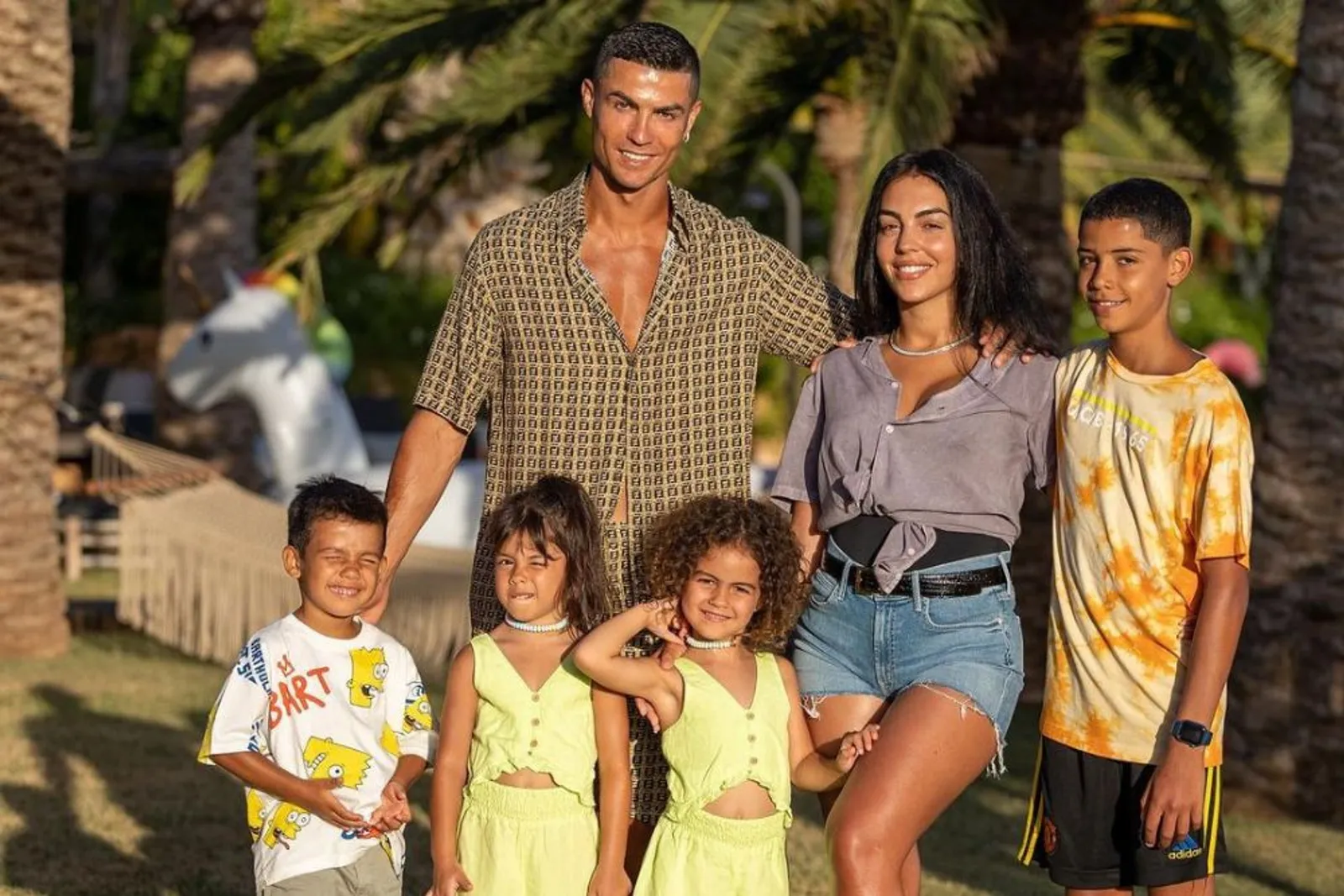 Cristiano Ronaldo & Pacar Menetap di Arab Tanpa Menikah, Ini Faktanya