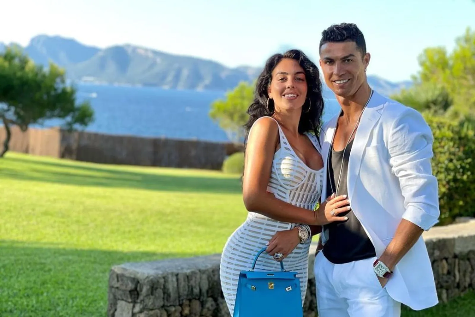 Cristiano Ronaldo & Pacar Menetap di Arab Tanpa Menikah, Ini Faktanya