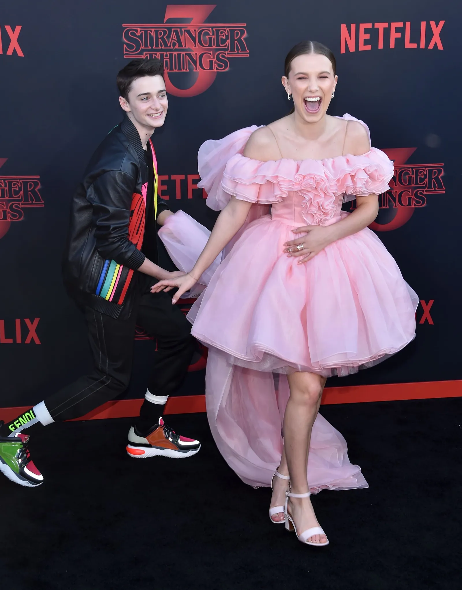 Gaya Kompak Millie Bobby Brown dan Noah Schnapp dari Tahun ke Tahun