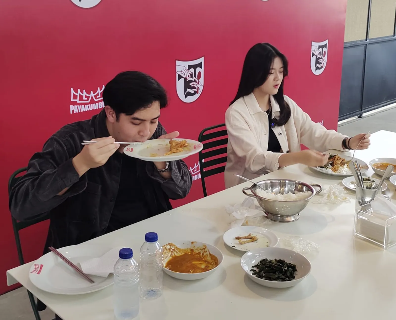 Potret Keseruan Challenge Makan
Nasi Padang Unik, Kamu Dukung Siapa?