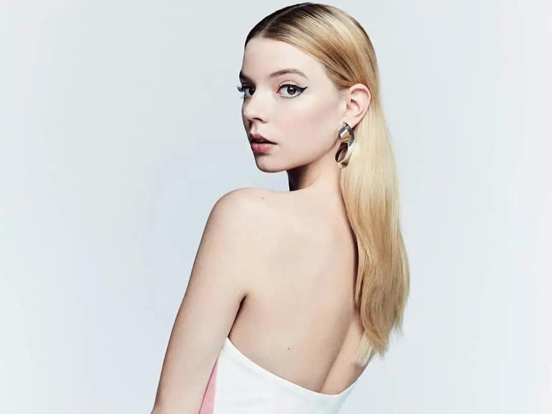 Mulai dari Soft Hingga Bold, Ini Inspirasi Riasan a la Anya Taylor-Joy