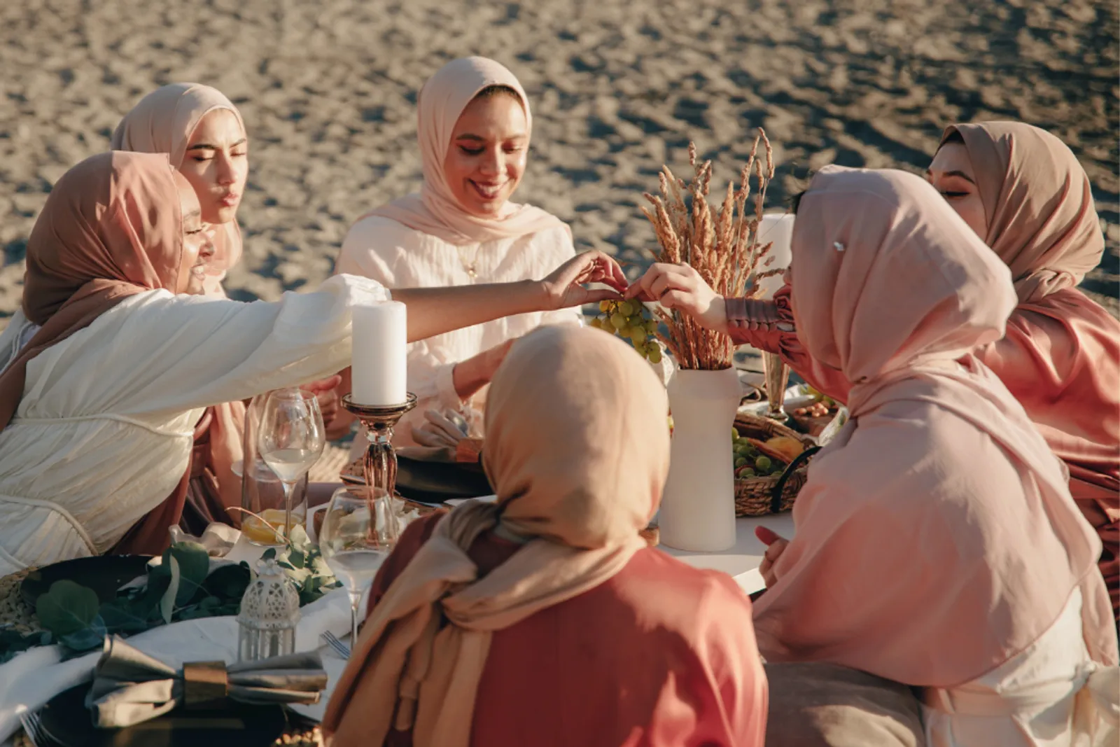 6 Adab Makan dan Minum yang Sesuai Ajaran Islam