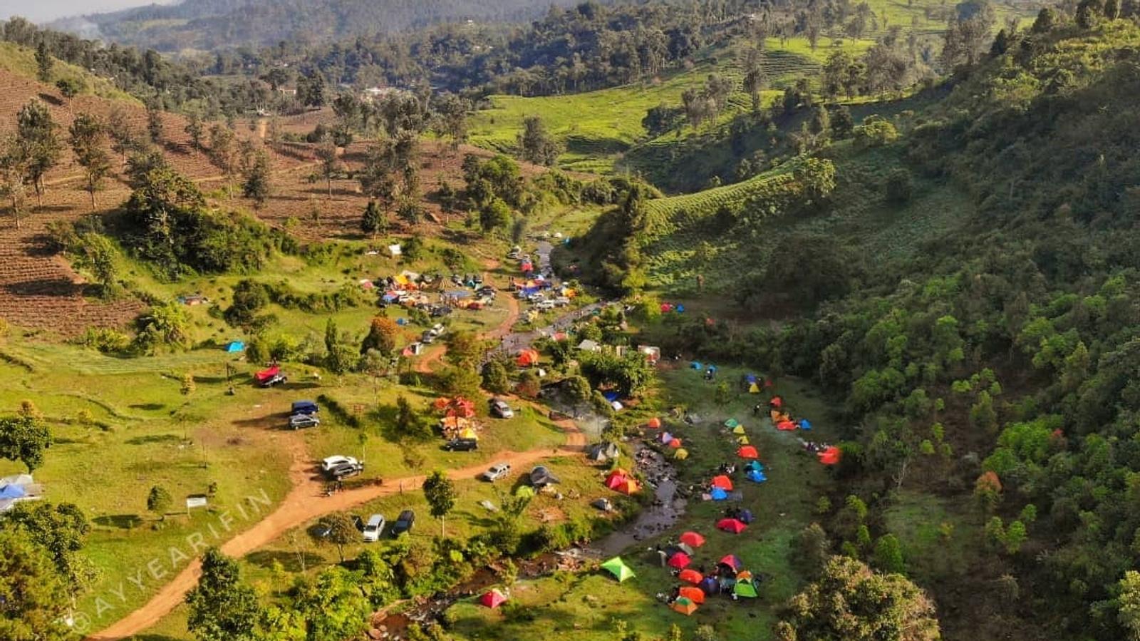 10 Rekomendasi Tempat Camping di Bandung, Bentang Alamnya Menakjubkan!