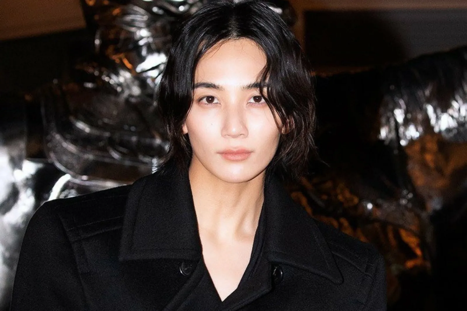 Profil Jeonghan SEVENTEEN yang Curi Perhatian di Paris Fashion Week