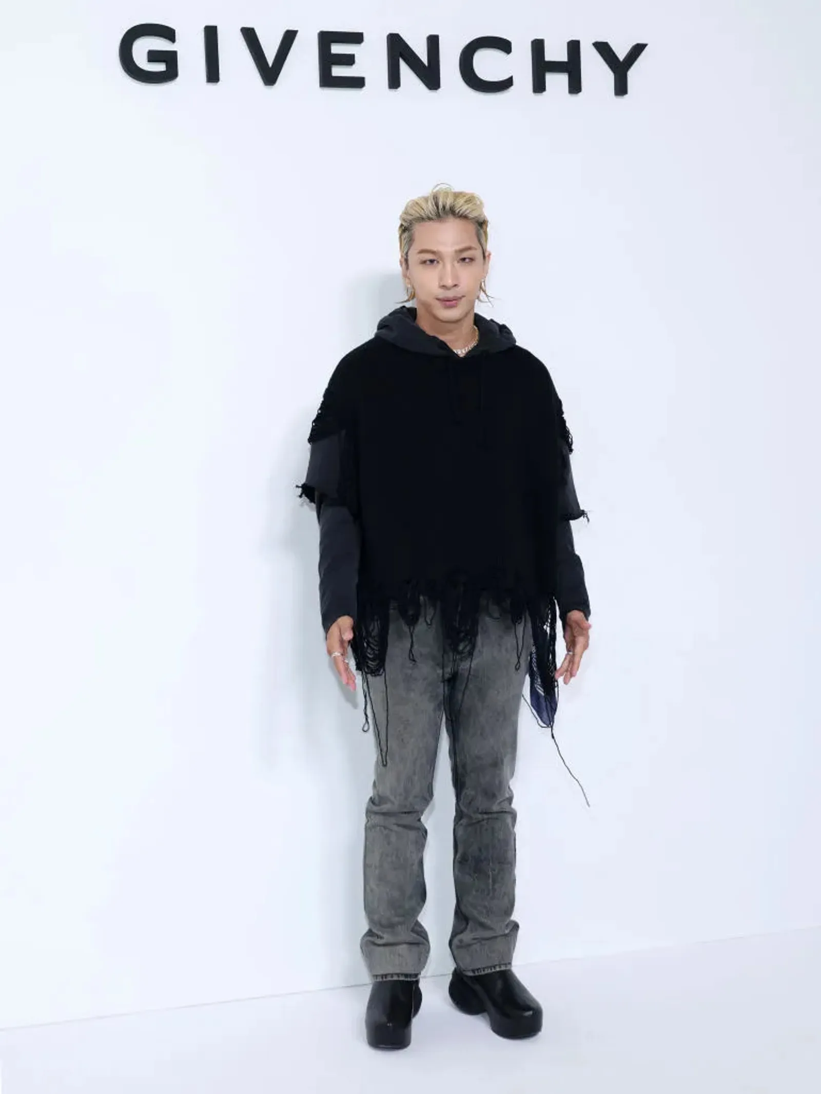 Taeyang Hadiri Fashion Week Sebagai Global Ambassador Givenchy