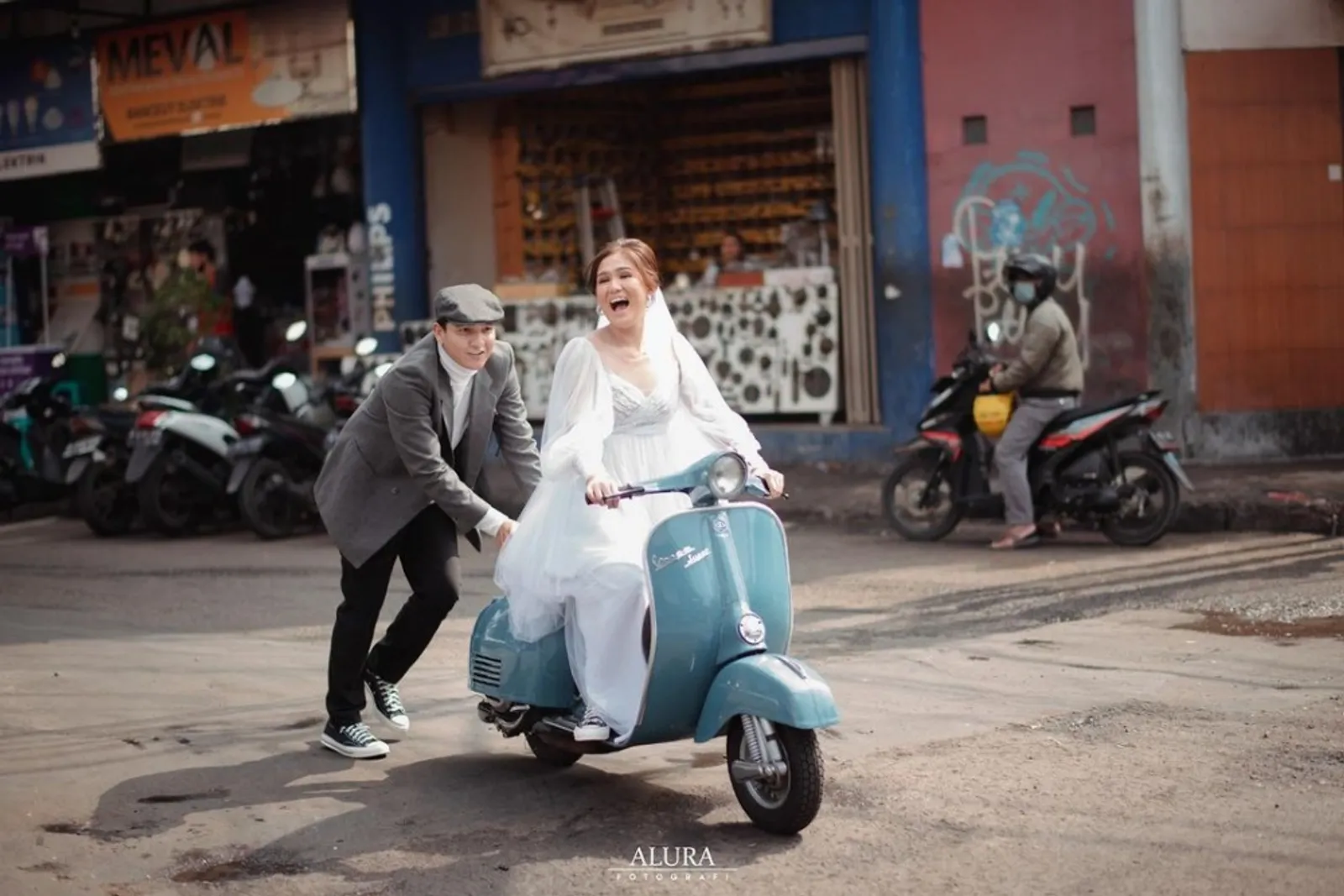Mengundang Tawa! 7 Inspirasi Foto Pre-Wedding Kocak Seleb Indonesia