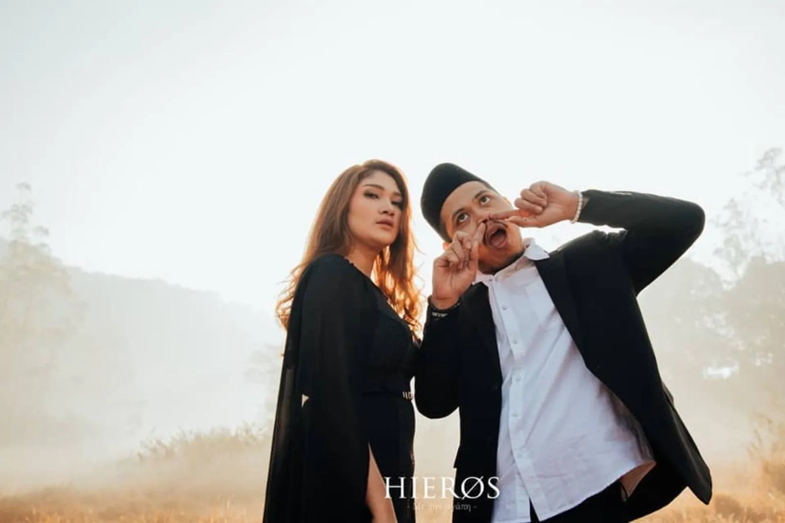 Mengundang Tawa! 7 Inspirasi Foto Pre-Wedding Kocak Seleb Indonesia