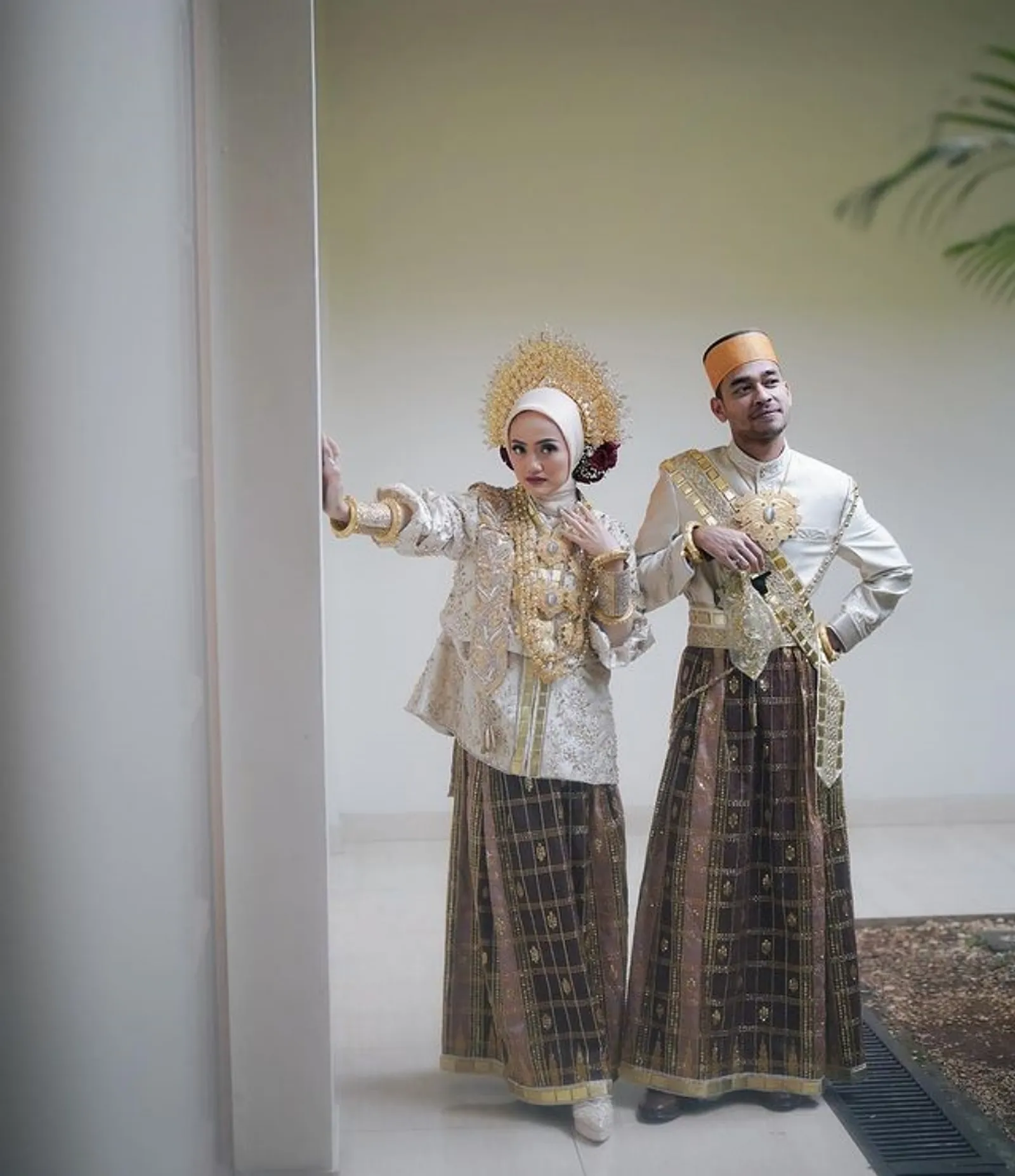 9 Potret Pernikahan Wafda Saifan dan Dokter, Kental Adat Bugis!