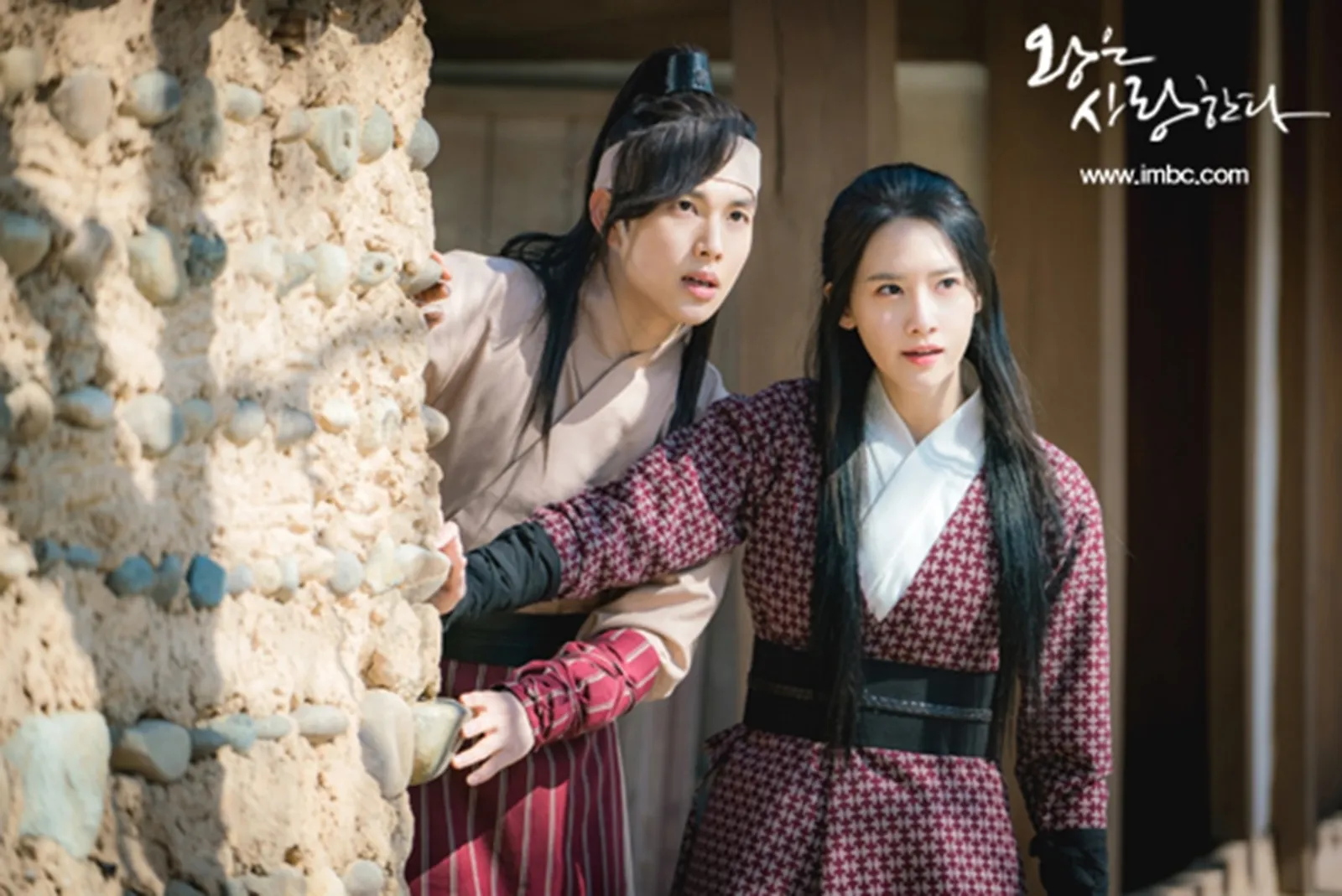 Diperankan oleh Idol, 6 Pasangan K-Drama Ini Sukses Bikin Baper