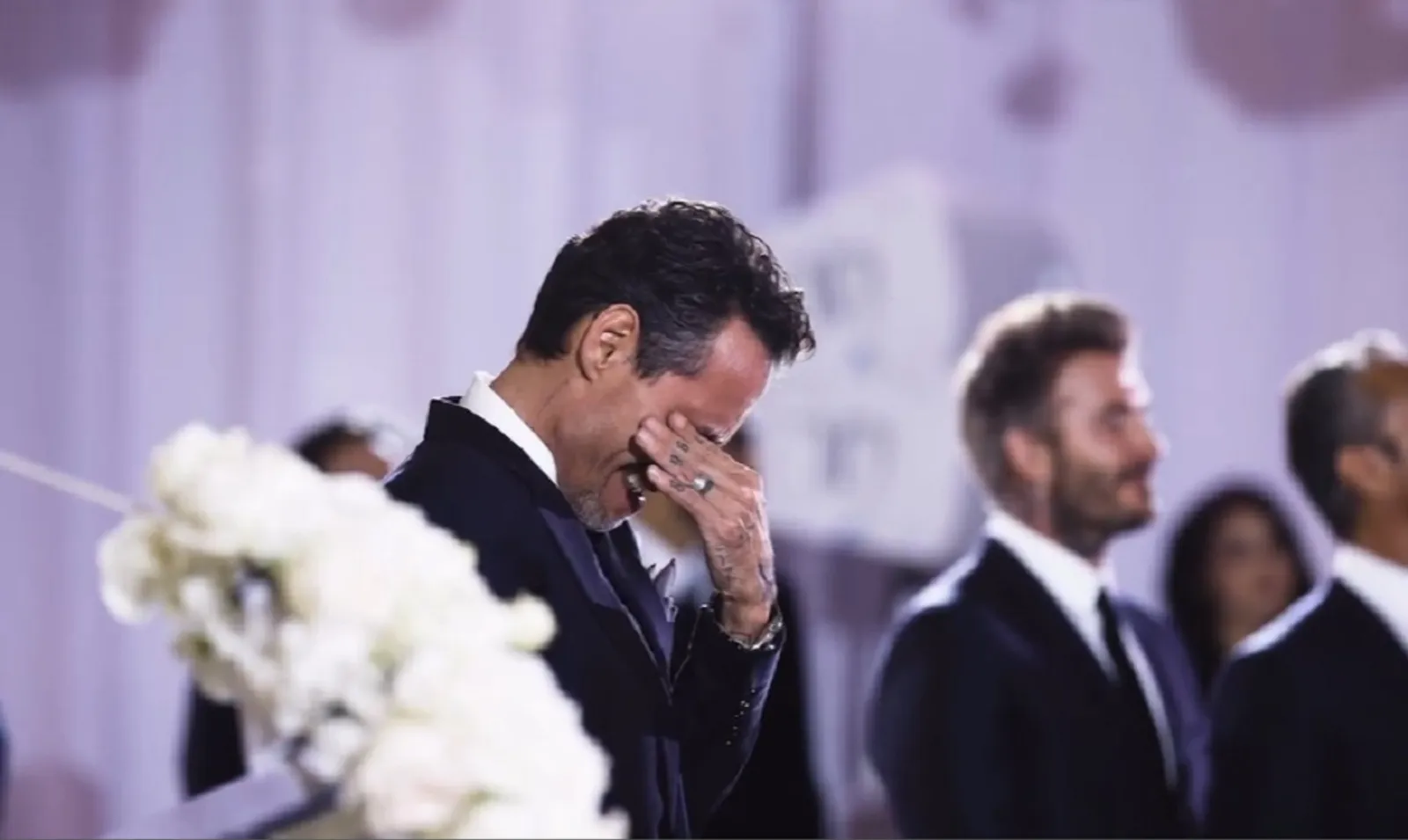 Beda 31 Tahun, Ini 9 Potret Pernikahan Marc Anthony dan Miss Universe