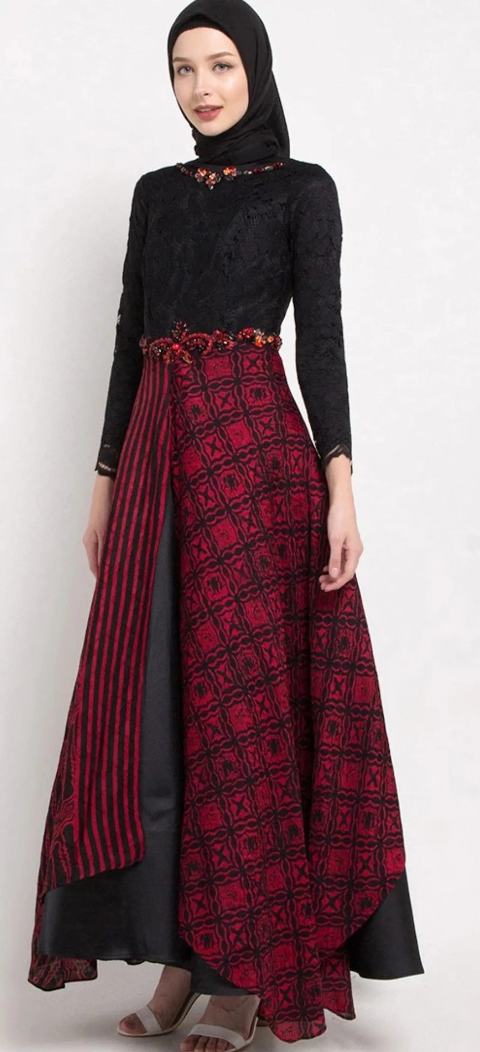 8 Model Dress Batik Kombinasi Brokat Lengan Panjang, Manis!