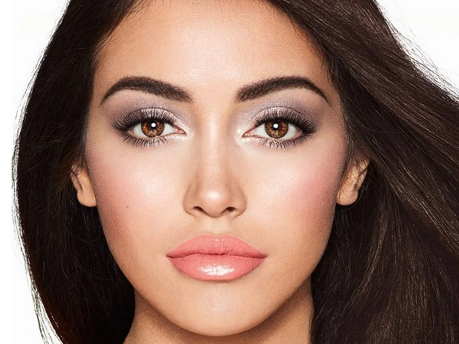 12 Pilihan Makeup Berdasarkan Warna Keberuntungan Tahun Kelinci Air 