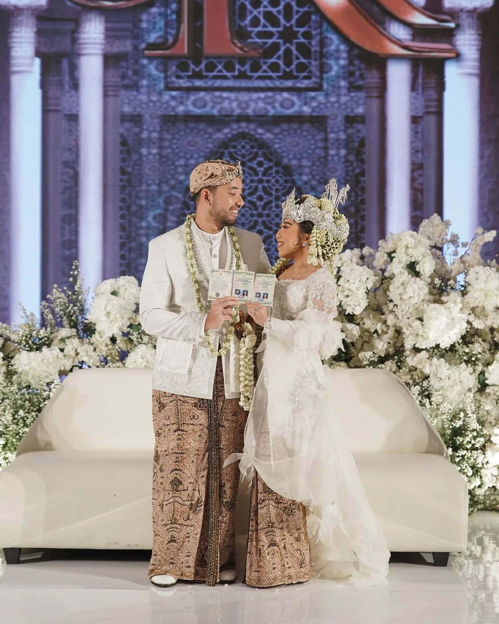 Detail Busana Pernikahan Kiky Saputri, Pre-Wedding hingga Resepsi