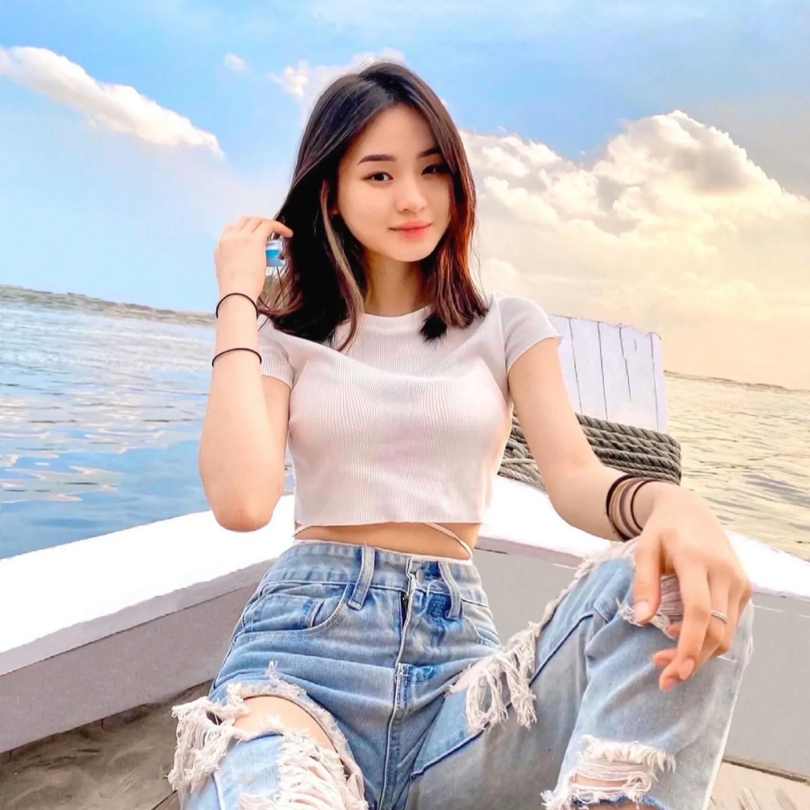 Potret Cantik Catheez, Gamer Viral asal Surabaya