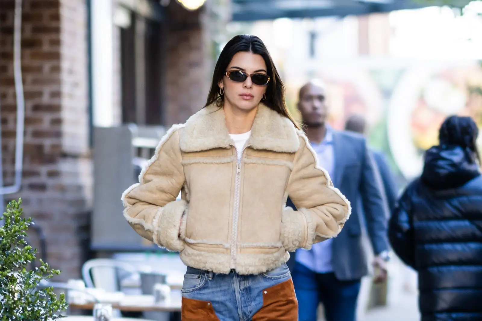 Inspirasi Padu-padan Outfit pakai Aviator Jacket