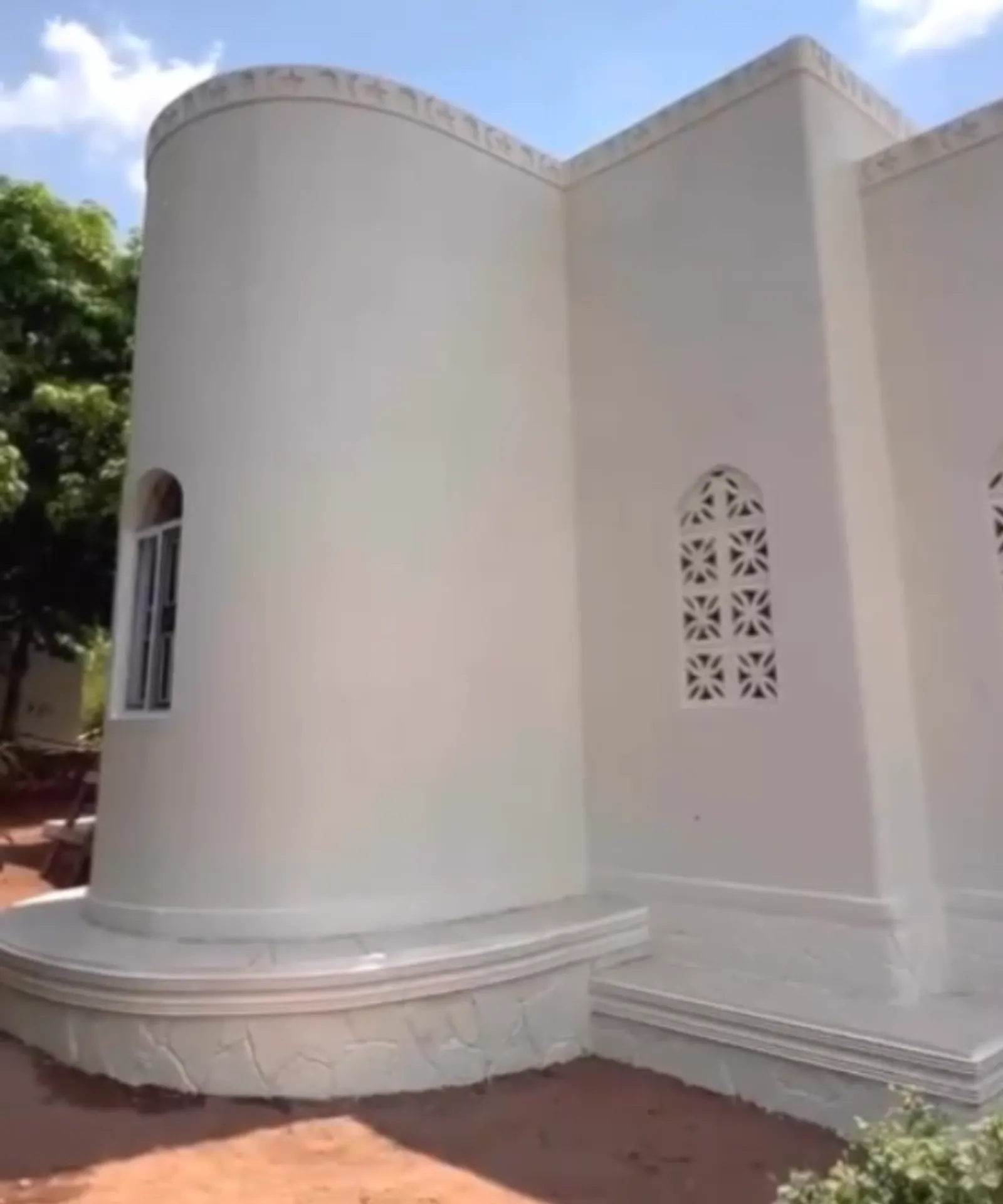 7 Potret Masjid Ivan Gunawan di Uganda, Baru Saja Diresmikan!