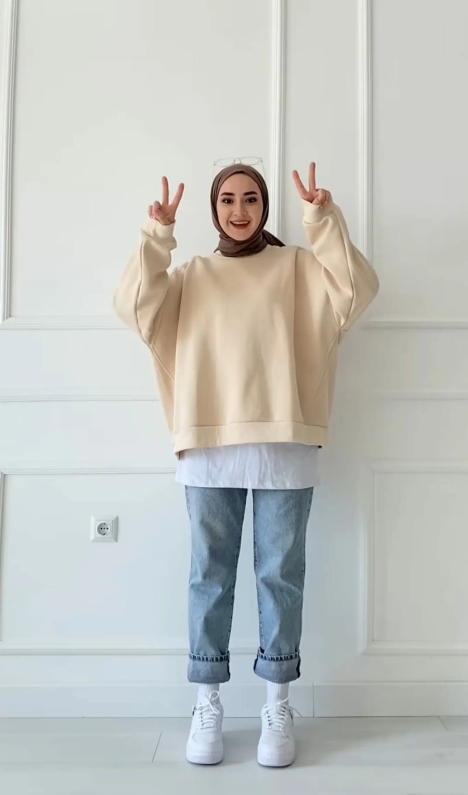 10 OOTD Crewneck Hijab yang Simple tapi Fashionable