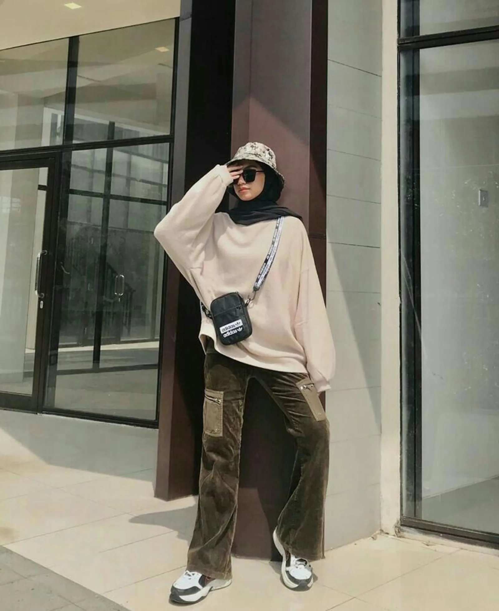 10 OOTD Crewneck Hijab yang Simple tapi Fashionable