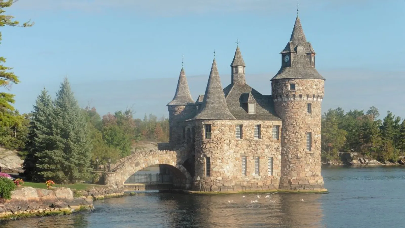 11 Istana Air yang Terkenal Megah di Seluruh Dunia
