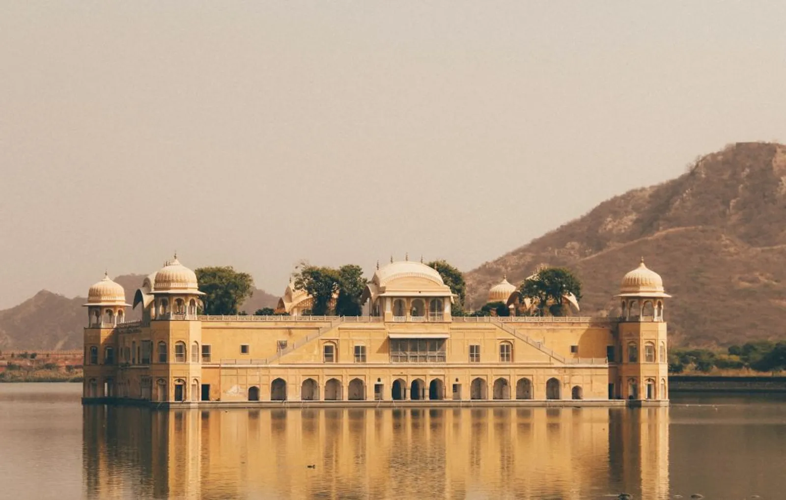 11 Istana Air yang Terkenal Megah di Seluruh Dunia