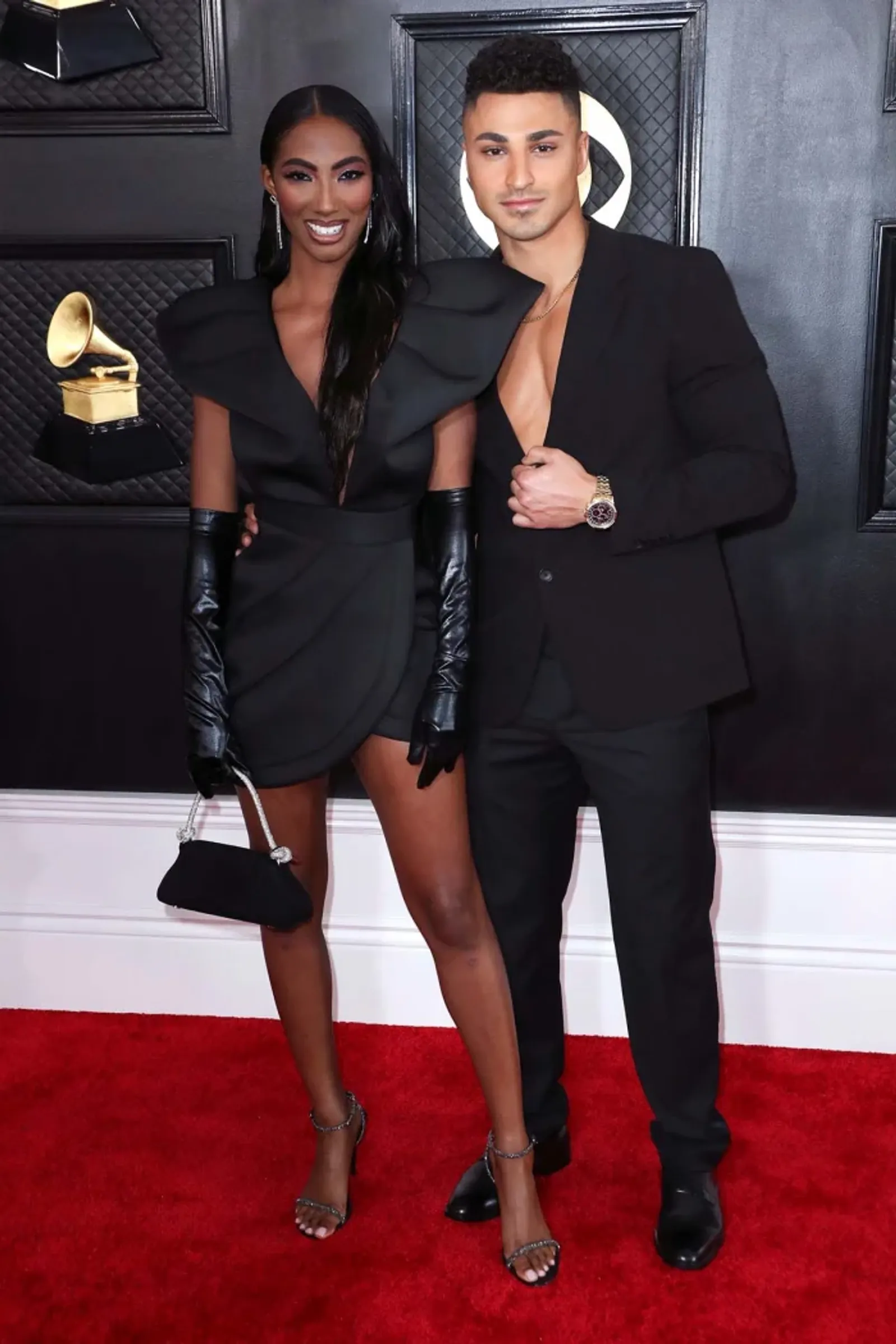 15 Potret Pasangan Artis Hollywood di Red Carpet Grammy Awards 2023