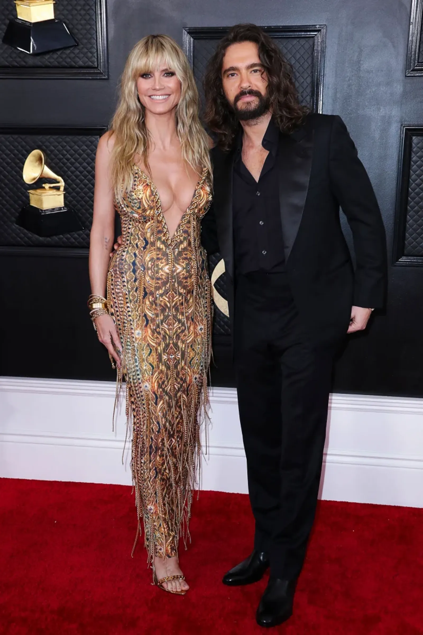 15 Potret Pasangan Artis Hollywood di Red Carpet Grammy Awards 2023