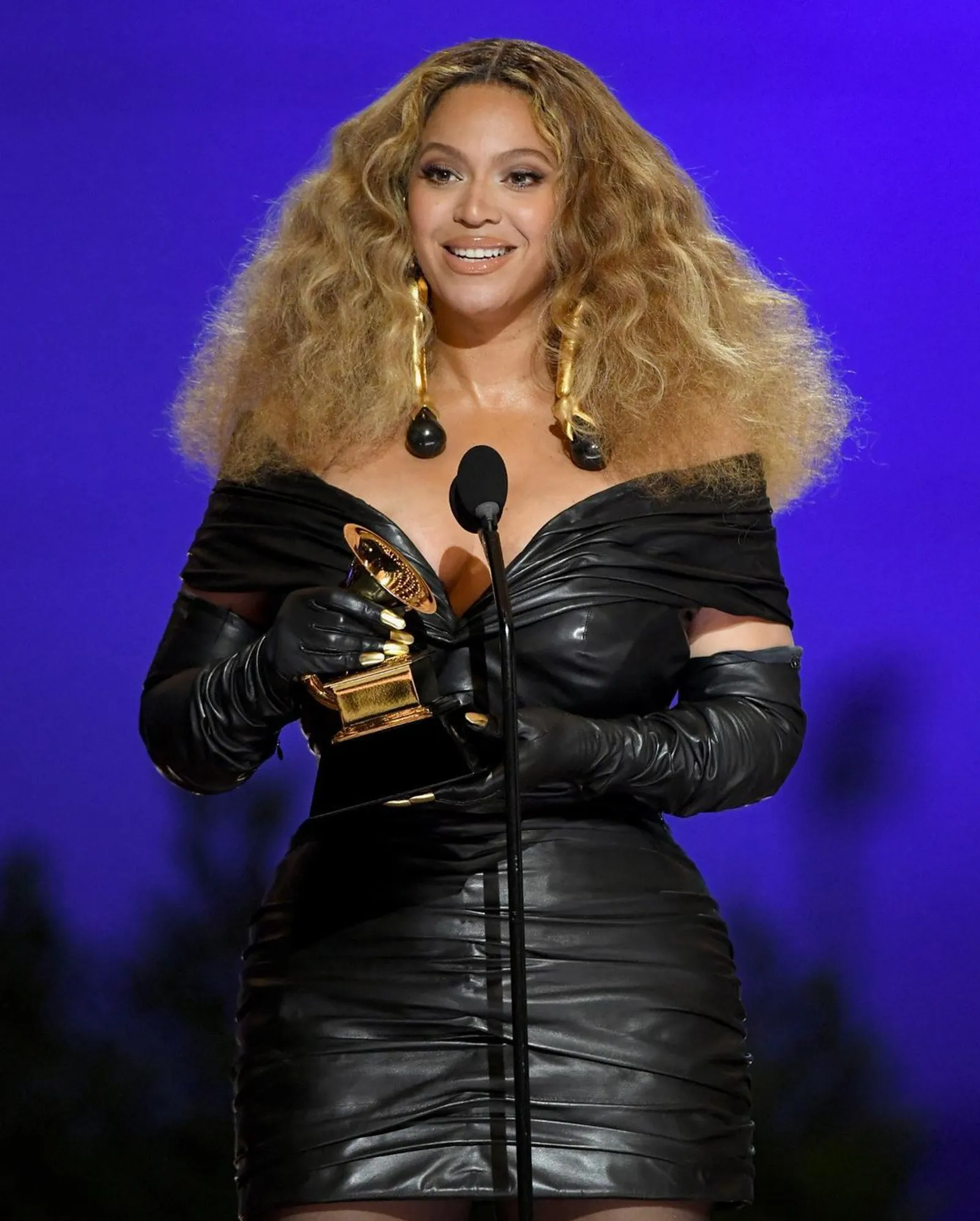 Dijuluki Ratu Grammy, Ini Gaya Beyoncé & Pialanya yang SPEKTA!