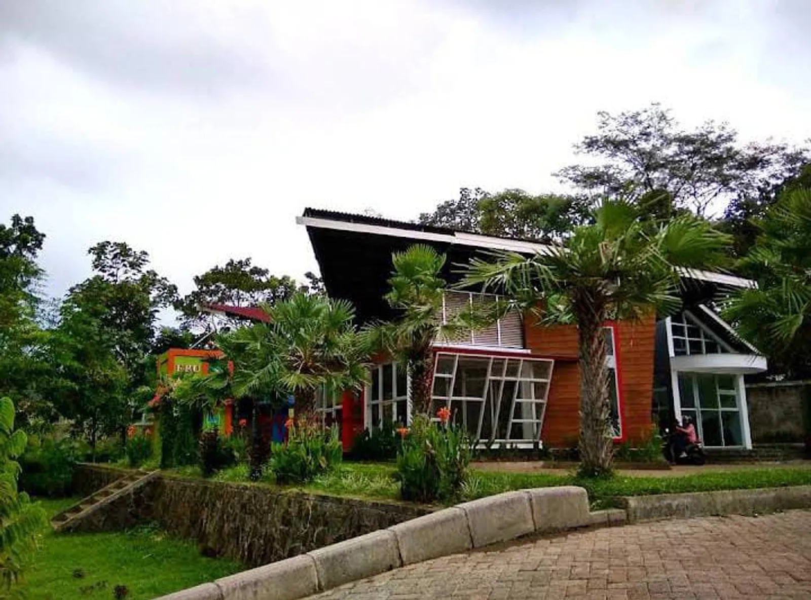 Kebun Raya Indrokilo Boyolali: Jam Buka, Tiket & Wahana Seru