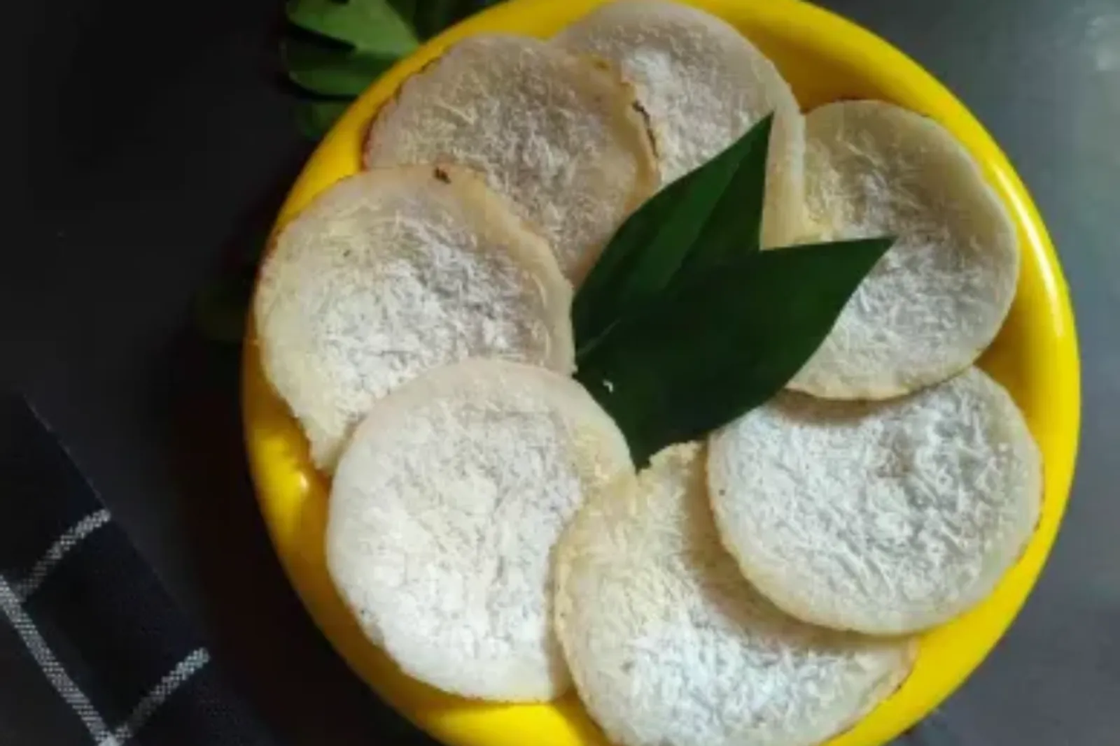 7 Resep Kue Pancong yang Lembut dan Manis, Mudah Dibuat!