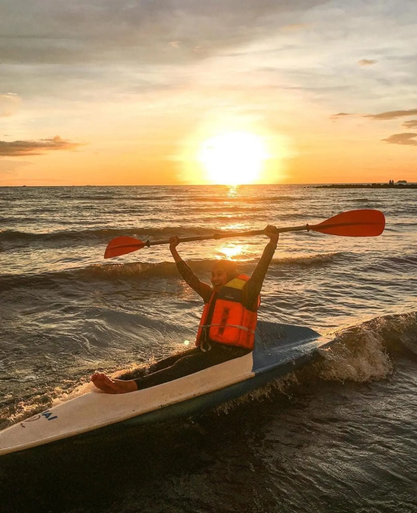 Pantai Indah Bosowa, Suguhkan Spot Sunset Terbaik di Kota Makassar