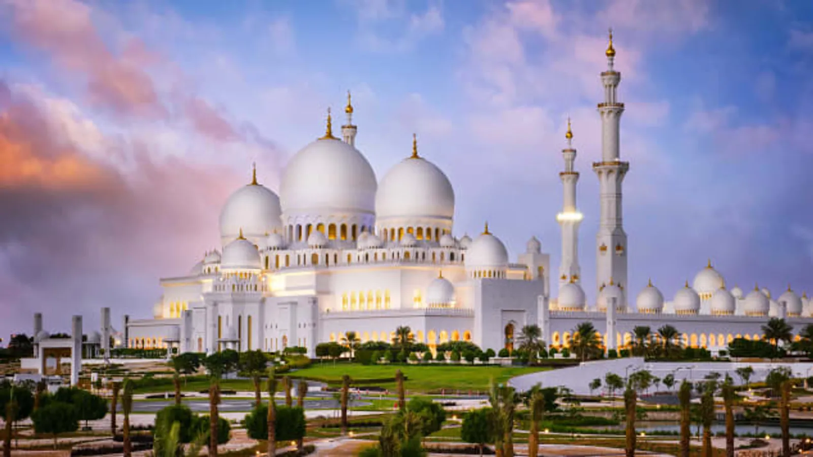 7 Fakta Masjid Sheikh Zayed Abu Dhabi yang Dikunjungi Jennie BLACKPINK