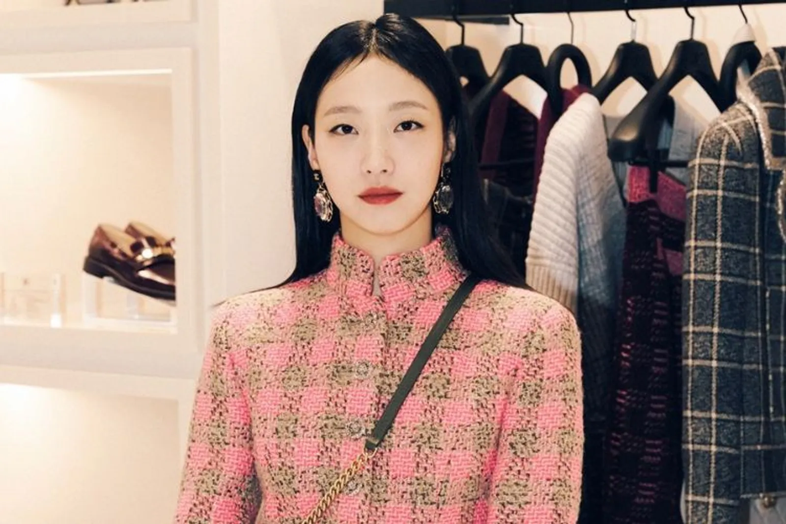 Intip 10 Gaya Asli Kim Go Eun, Selalu Tampil Elegan!