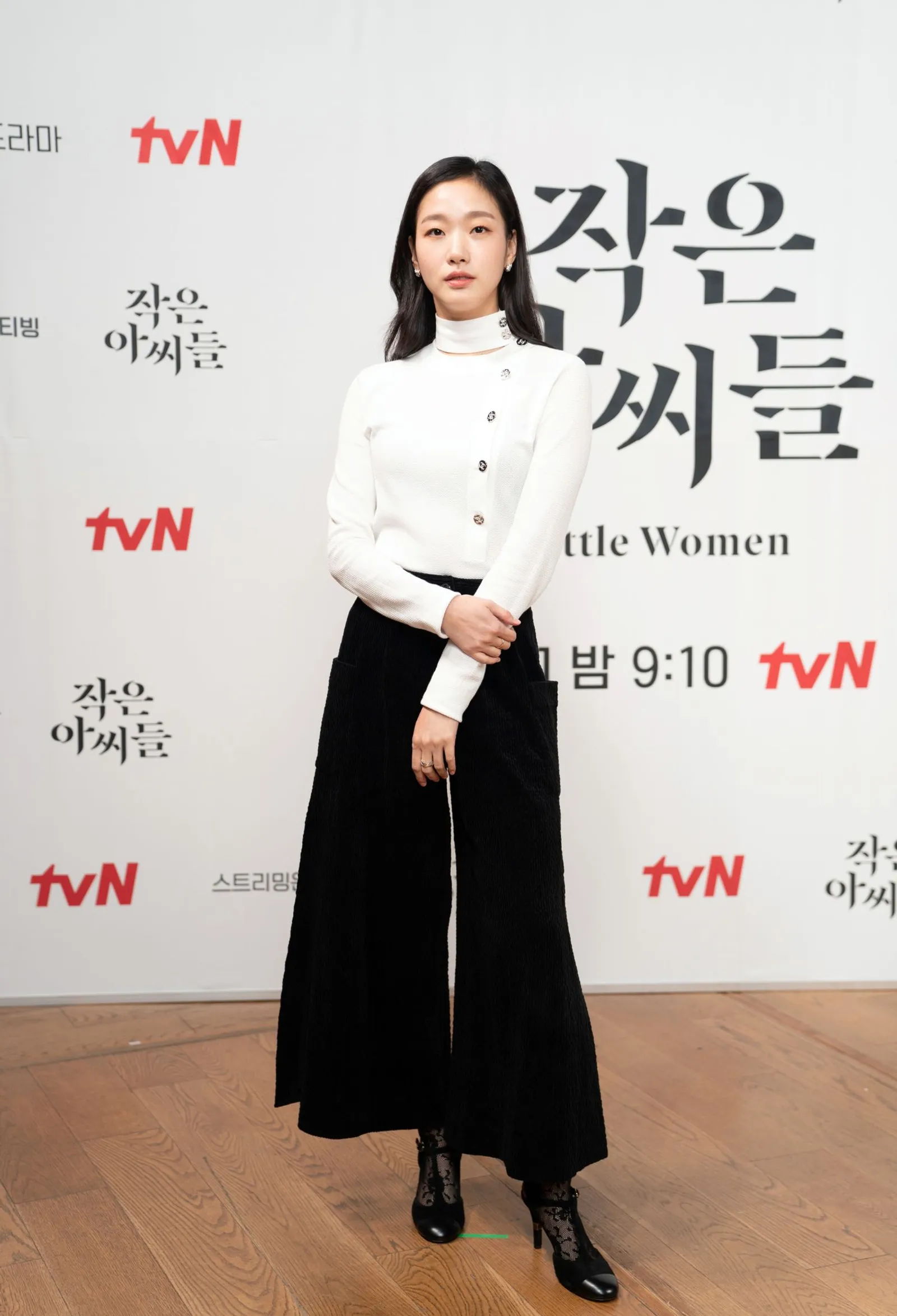 Intip 10 Gaya Asli Kim Go Eun, Selalu Tampil Elegan!