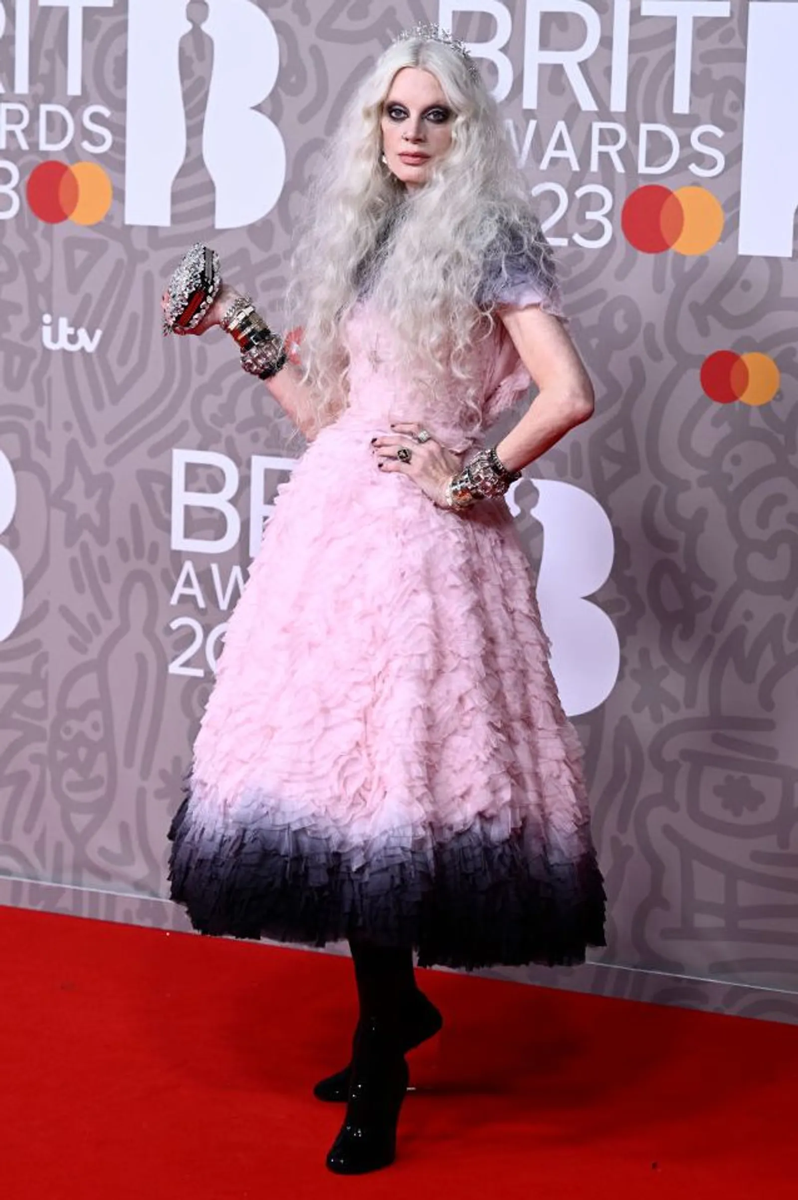 10 Artis dengan Gaya Terbaik di Karpet Merah Brit Awards 2023
