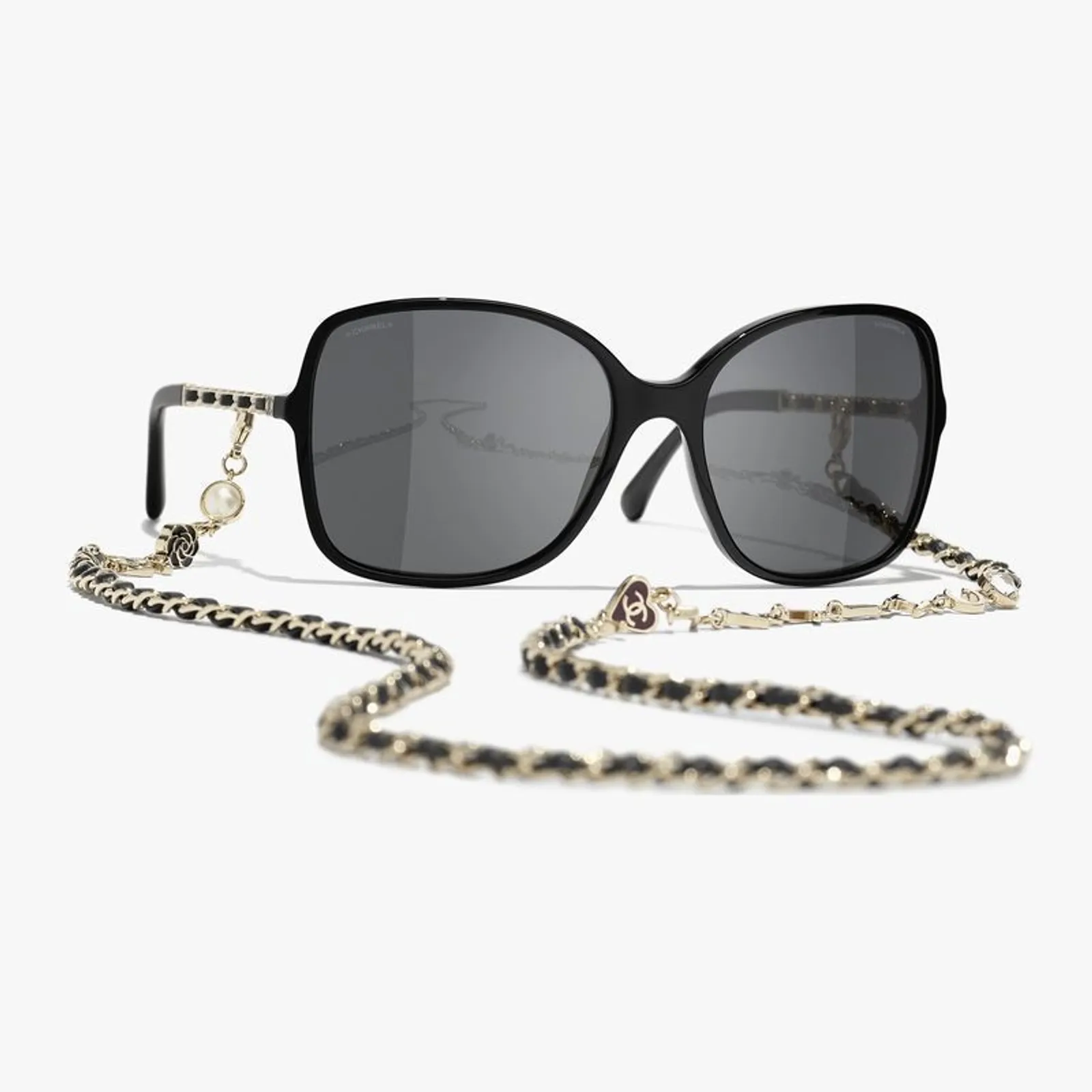 #PopbelaOOTD: Rekomendasi Sunglasses yang Lagi Hits!