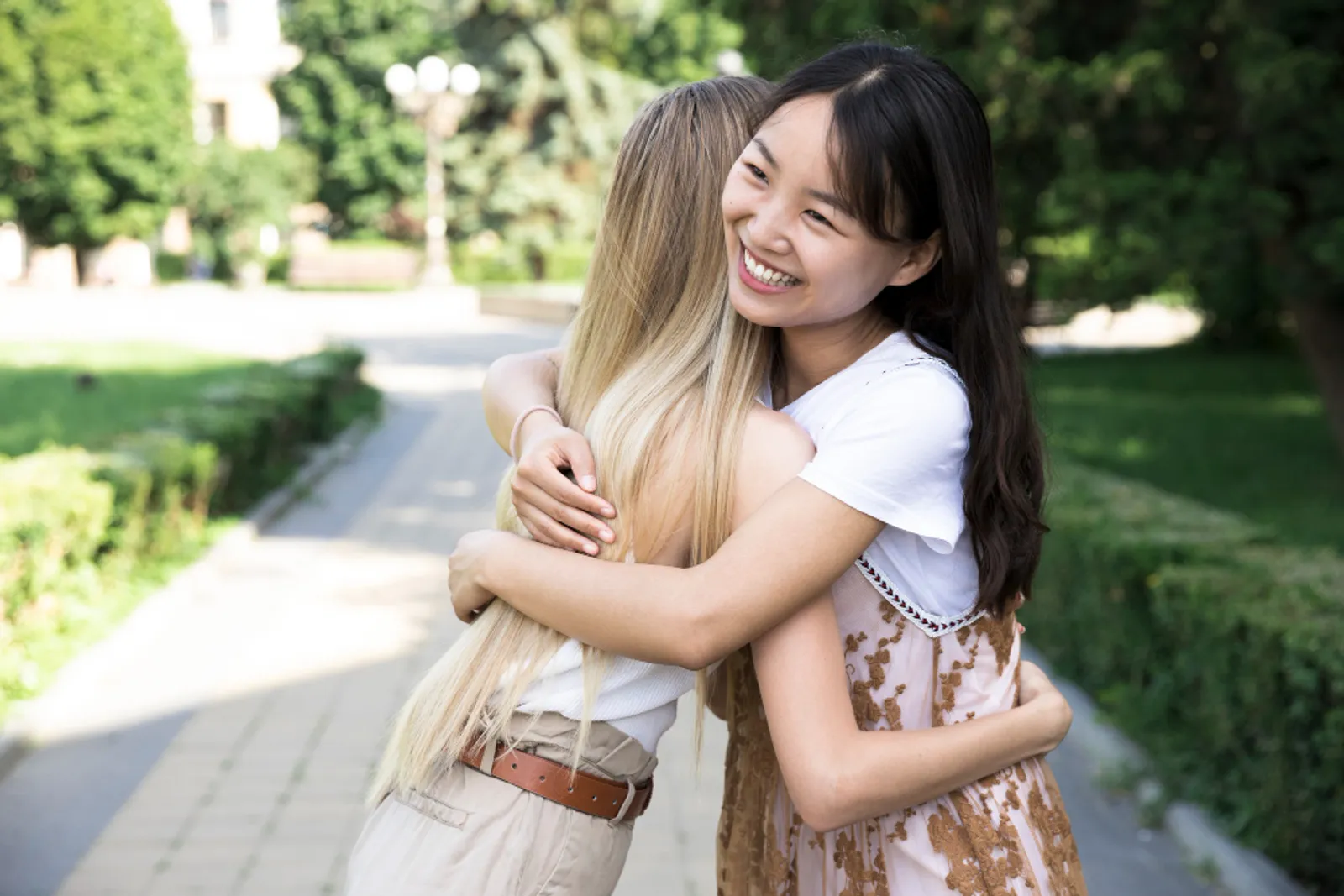 10 Hal Menyenangkan Memiliki Sahabat LDR, Jauh tapi Dekat di Hati