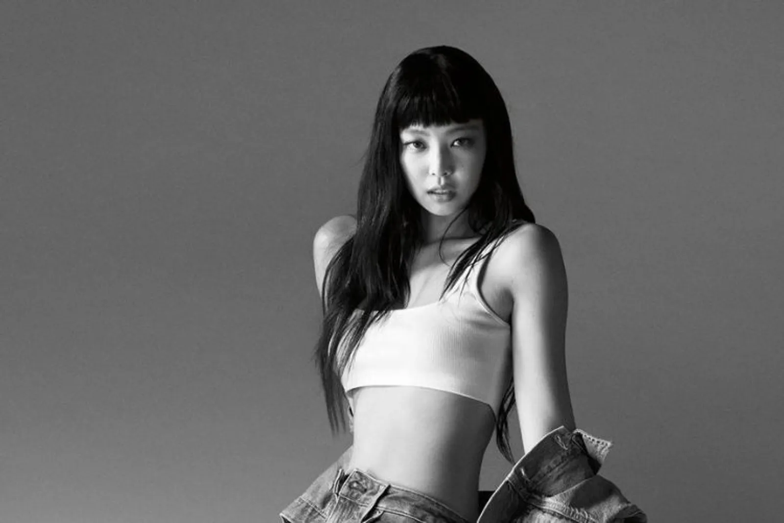 Aksi Seksi Jennie BLACKPINK Bintangi Calvin Klein Spring 2023