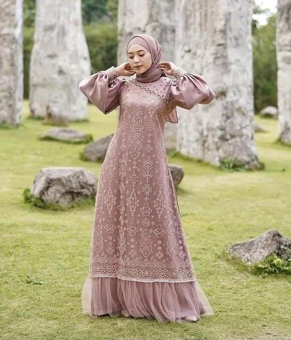 10 Model Long Dress Brokat untuk Pesta Anggun dan Elegan