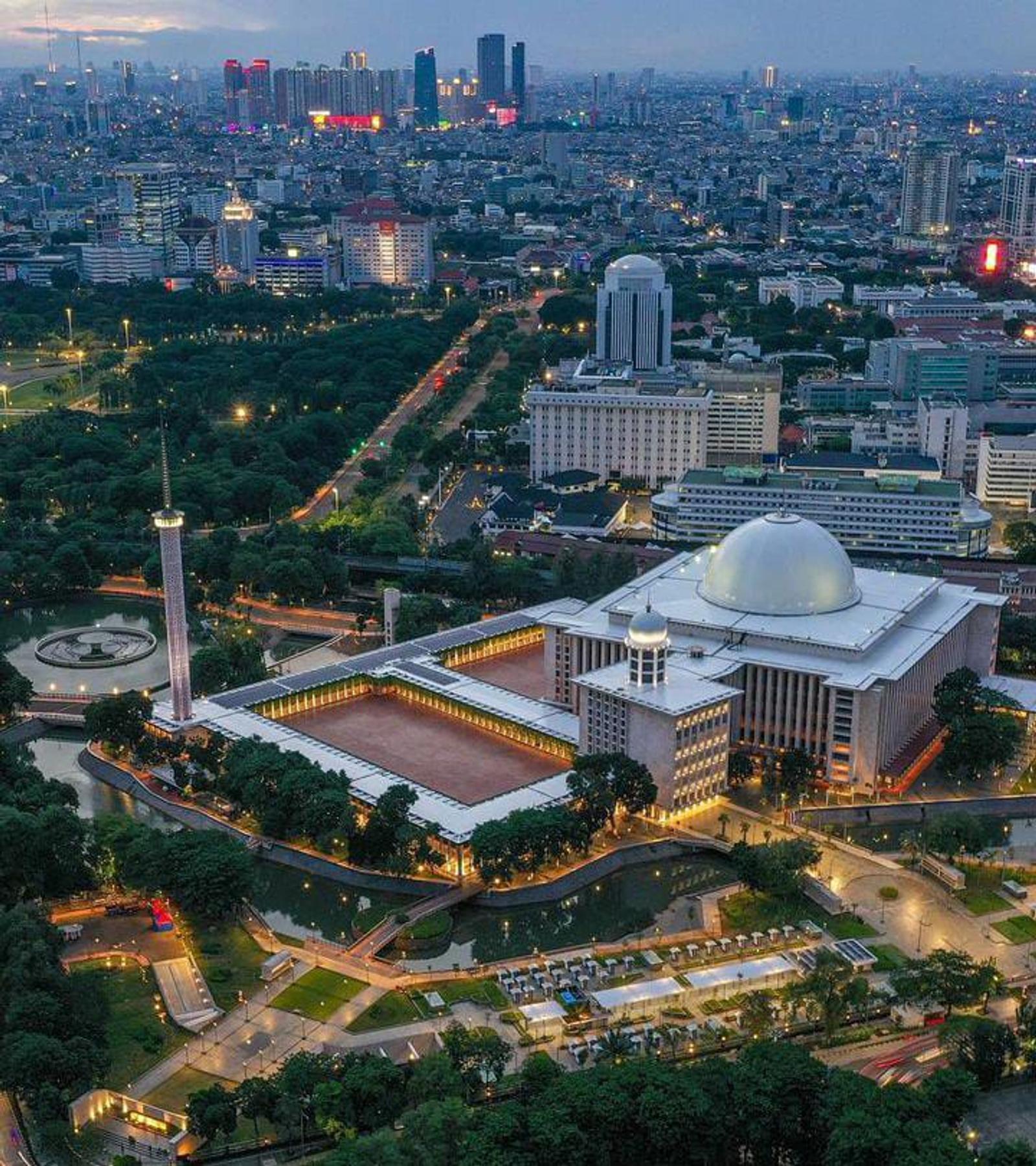 8 Masjid Megah di Indonesia yang Kerap Jadi Wisata Religi