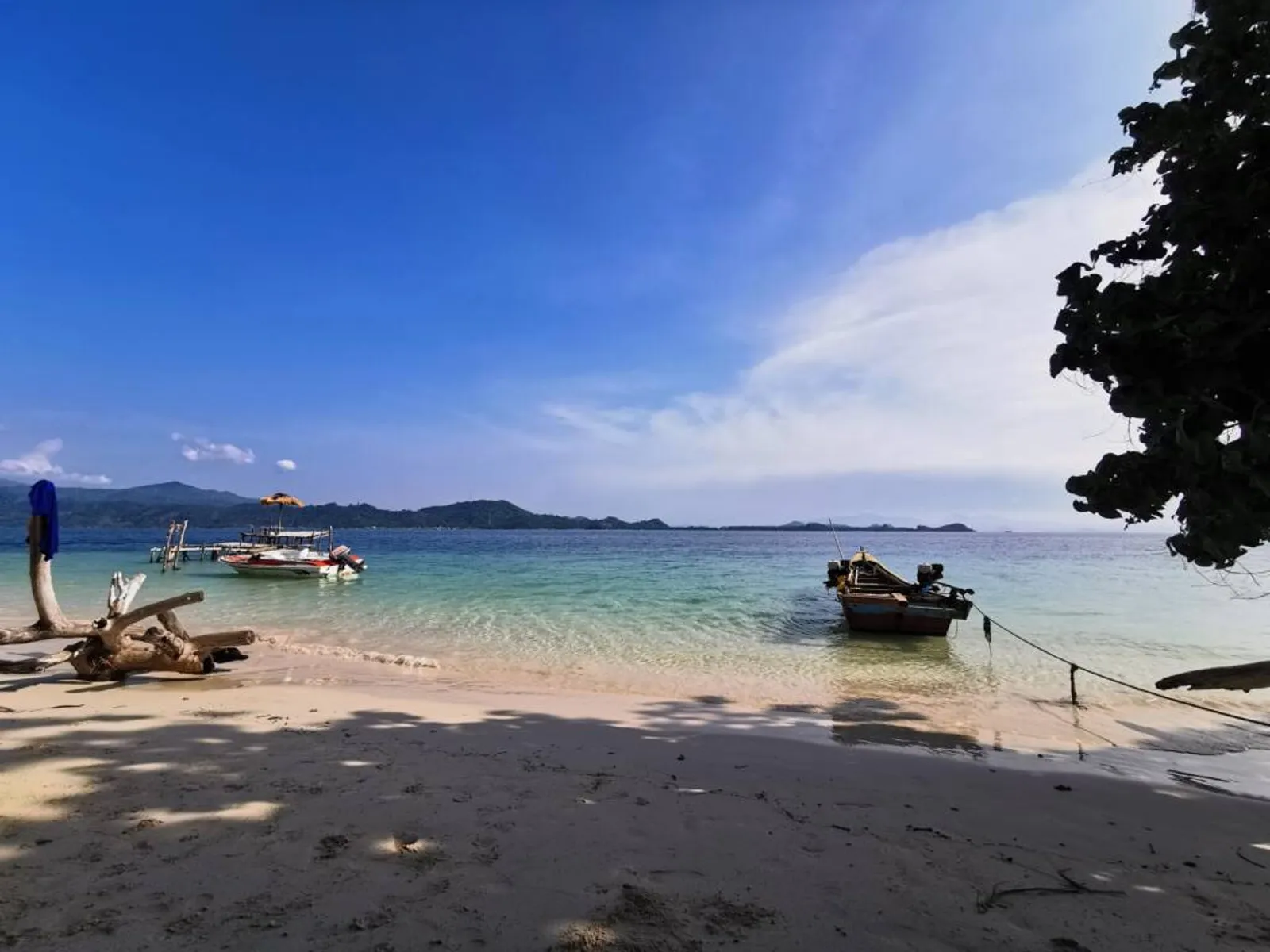 8 Rekomendasi Pantai Eksotis di Lampung, Surganya Olahraga Air