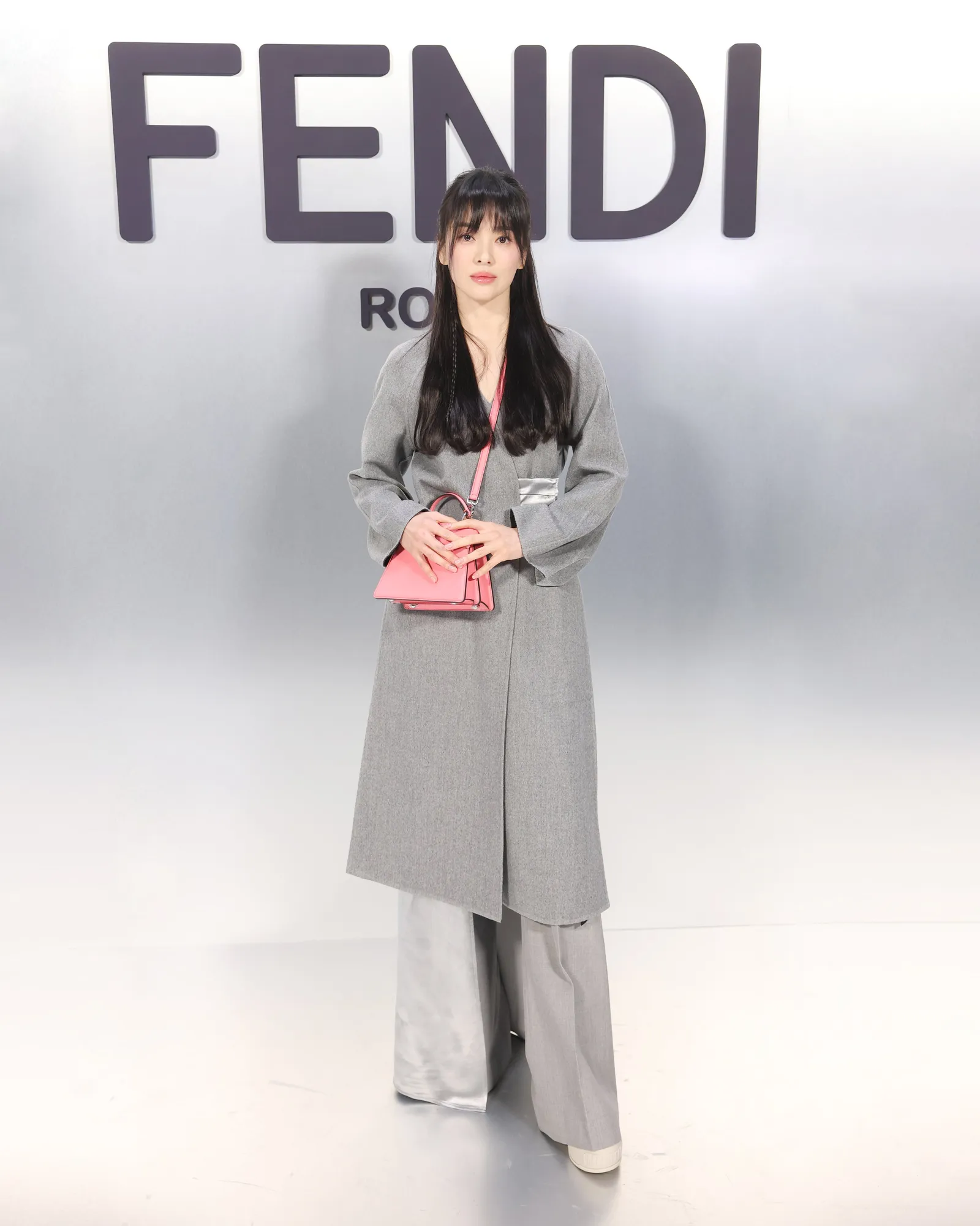 Song Hye Kyo Jadi Pusat Perhatian di Fendi Milan Fashion Week