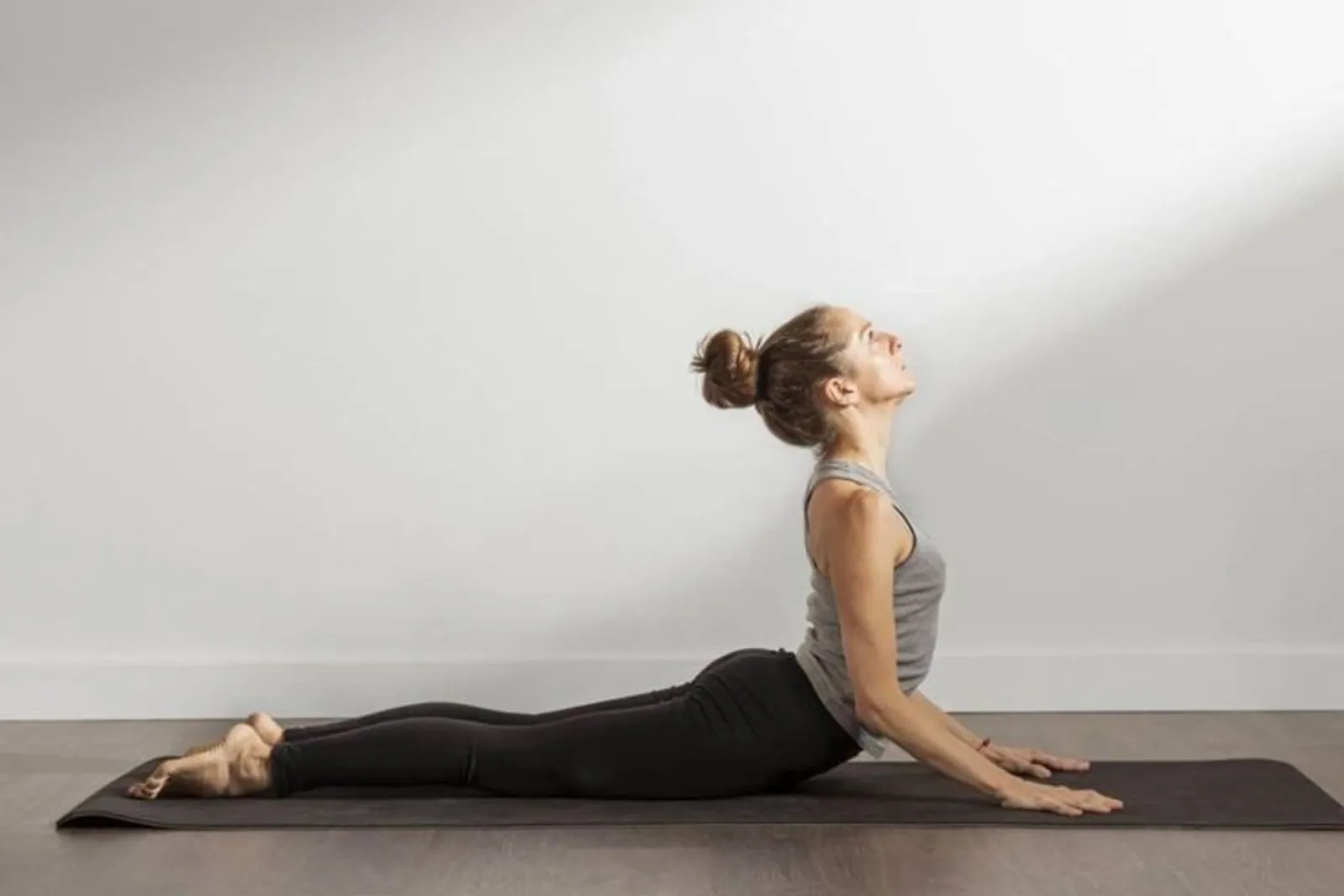 Cegah Tubuh Bungkuk dengan 6 Pose Yoga Ini