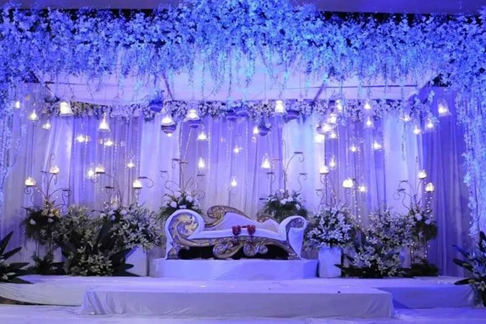 10 Inspirasi Wedding Stage Mewah Nan Elegan, Yuk Intip!