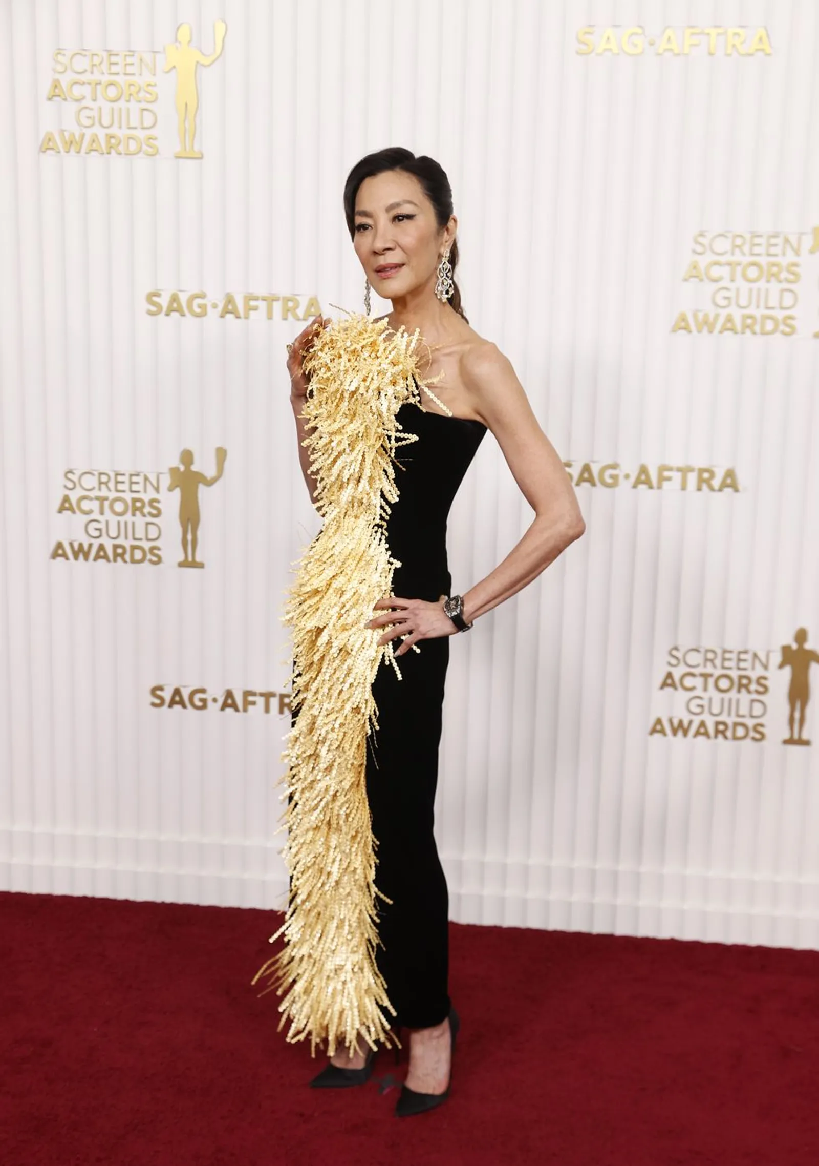 Gaya Red Carpet Michelle Yeoh, Peraih Nominasi Oscar & SAG Award 2023