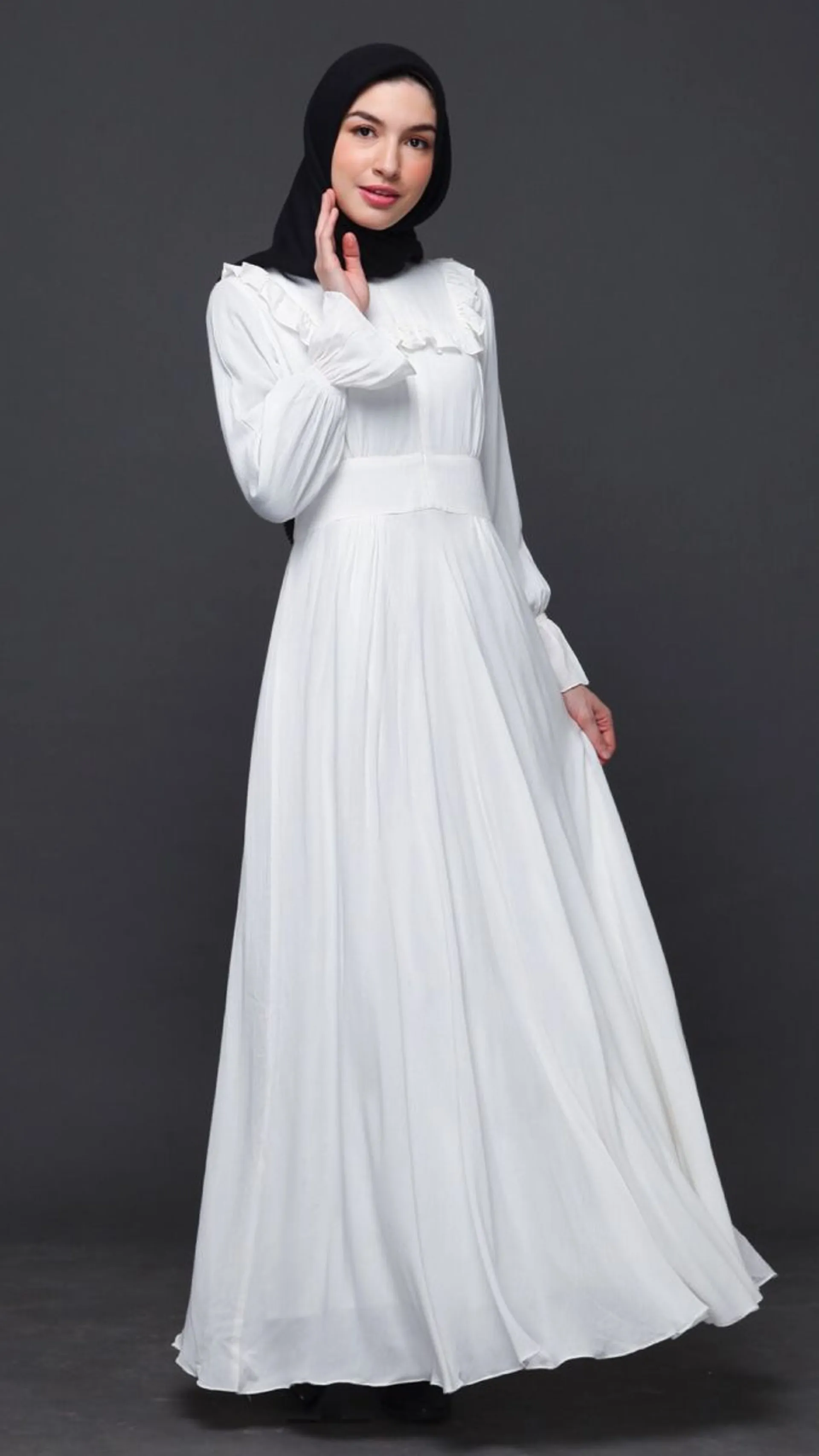 10 Model Gamis Putih Mewah dan Elegan, Cocok untuk Lebaran!