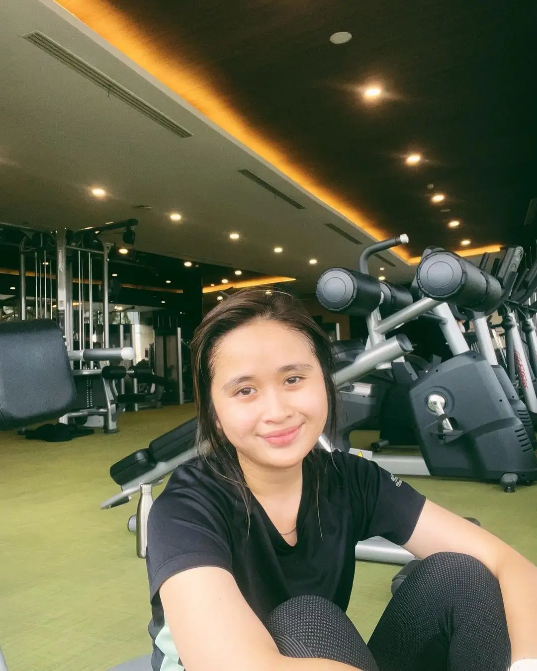 Intip Aksi Bugar Gritte Agatha Workout, Kece Abis! 