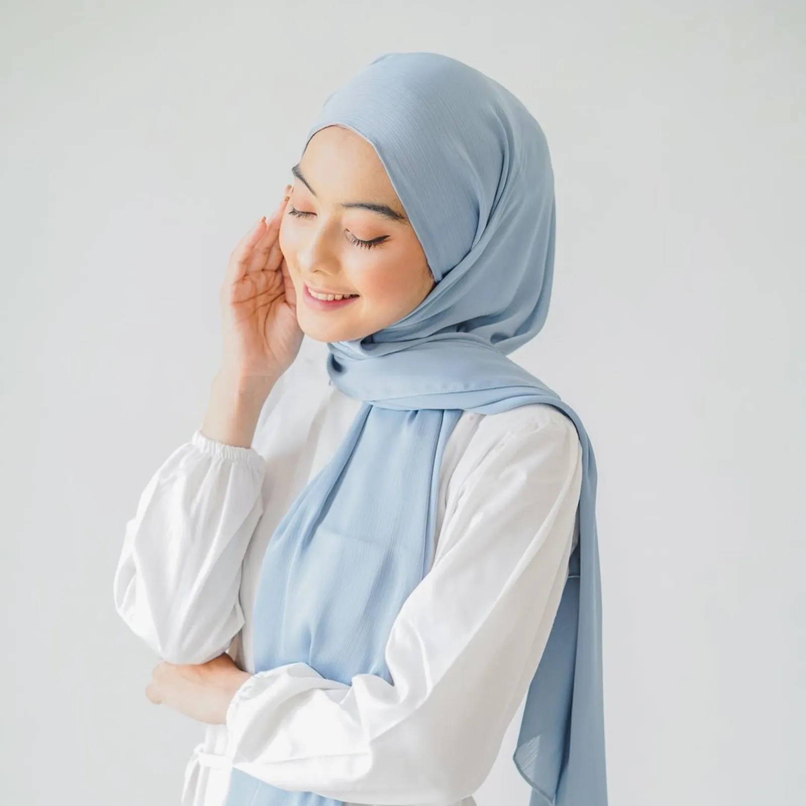 8 Tutorial Hijab Pashmina Silk yang Mudah, Elegan dan Mewah!