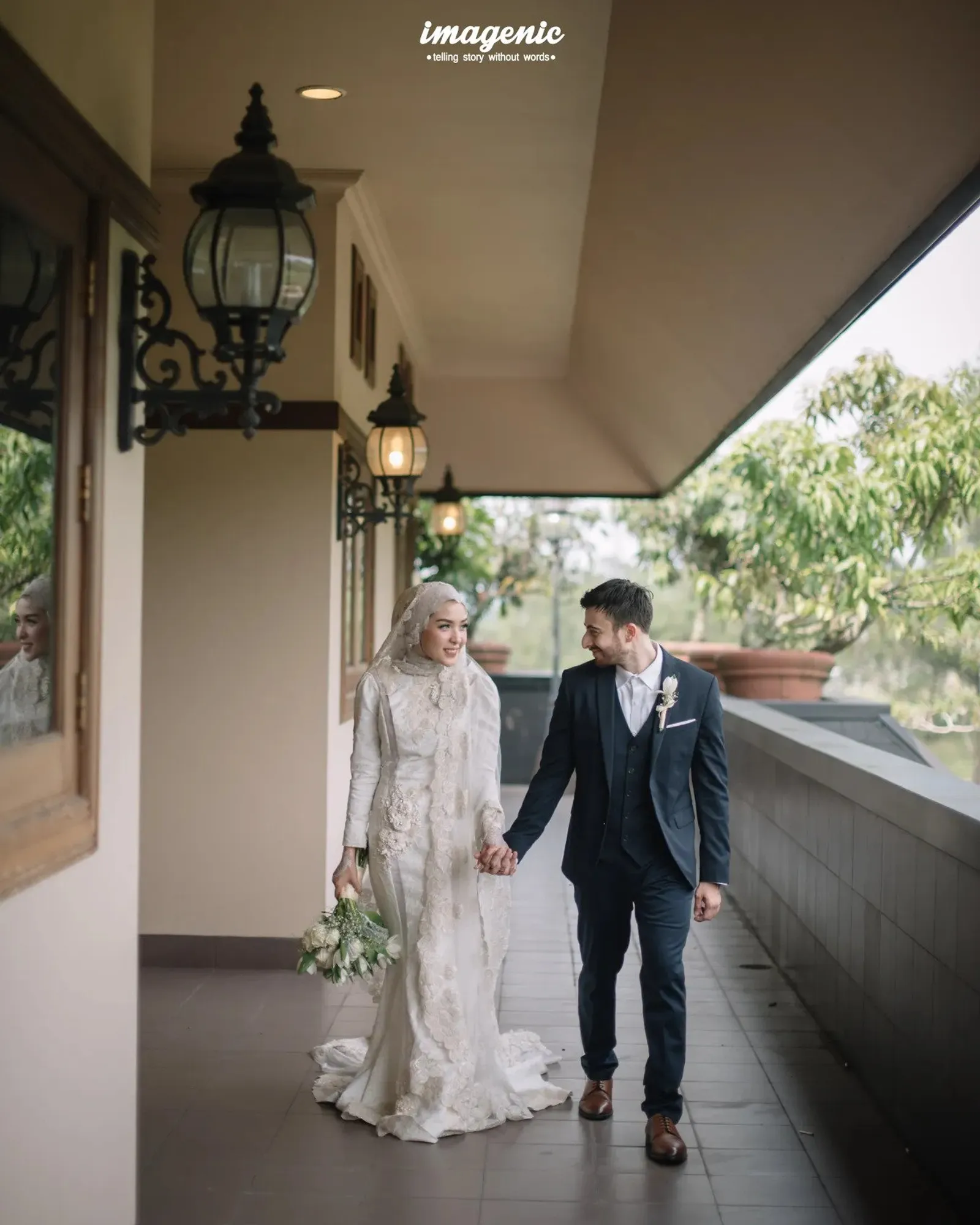 Inspirasi Gaun Pengantin Putih a La Selebgram Hijab