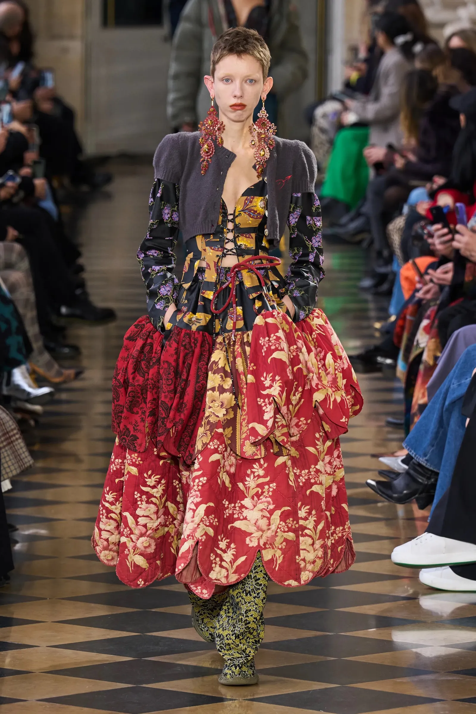 5 Hal Menarik di Fashion Show Vivienne Westwood Fall/Winter 2023