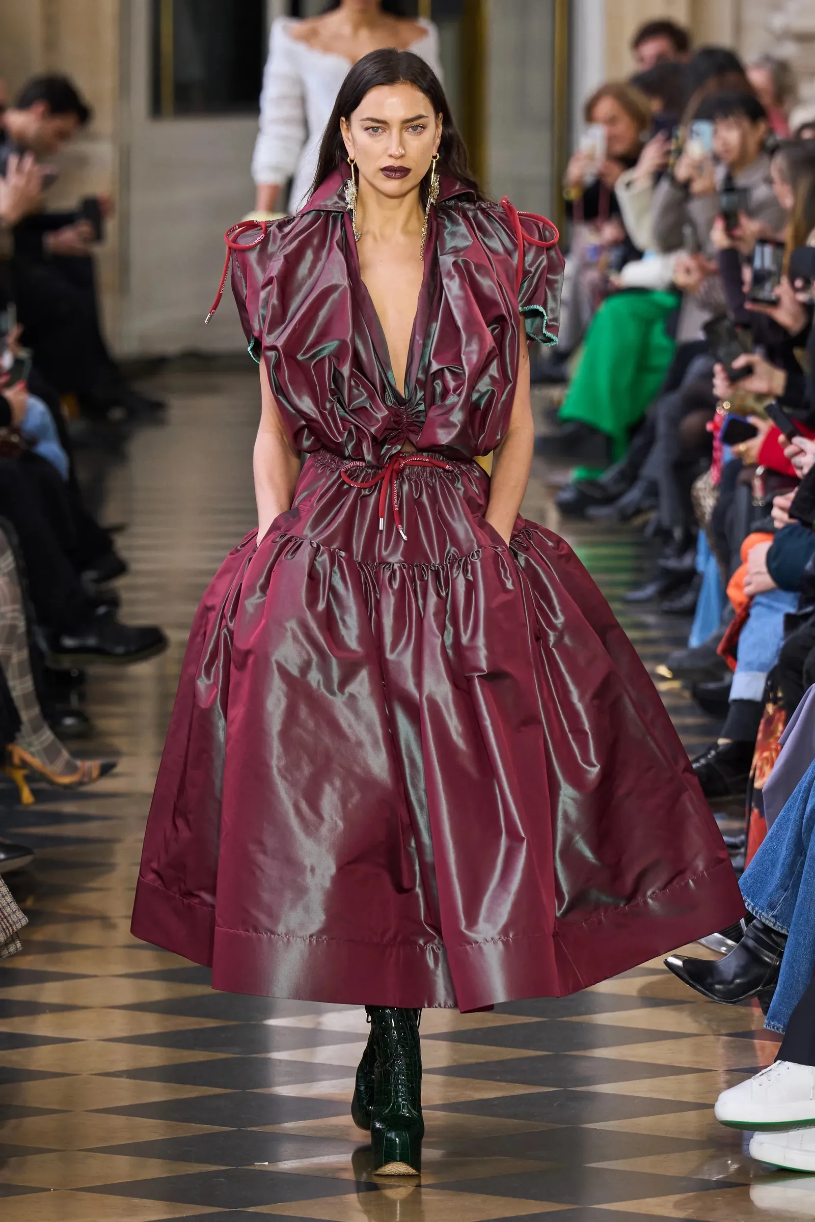 5 Hal Menarik di Fashion Show Vivienne Westwood Fall/Winter 2023